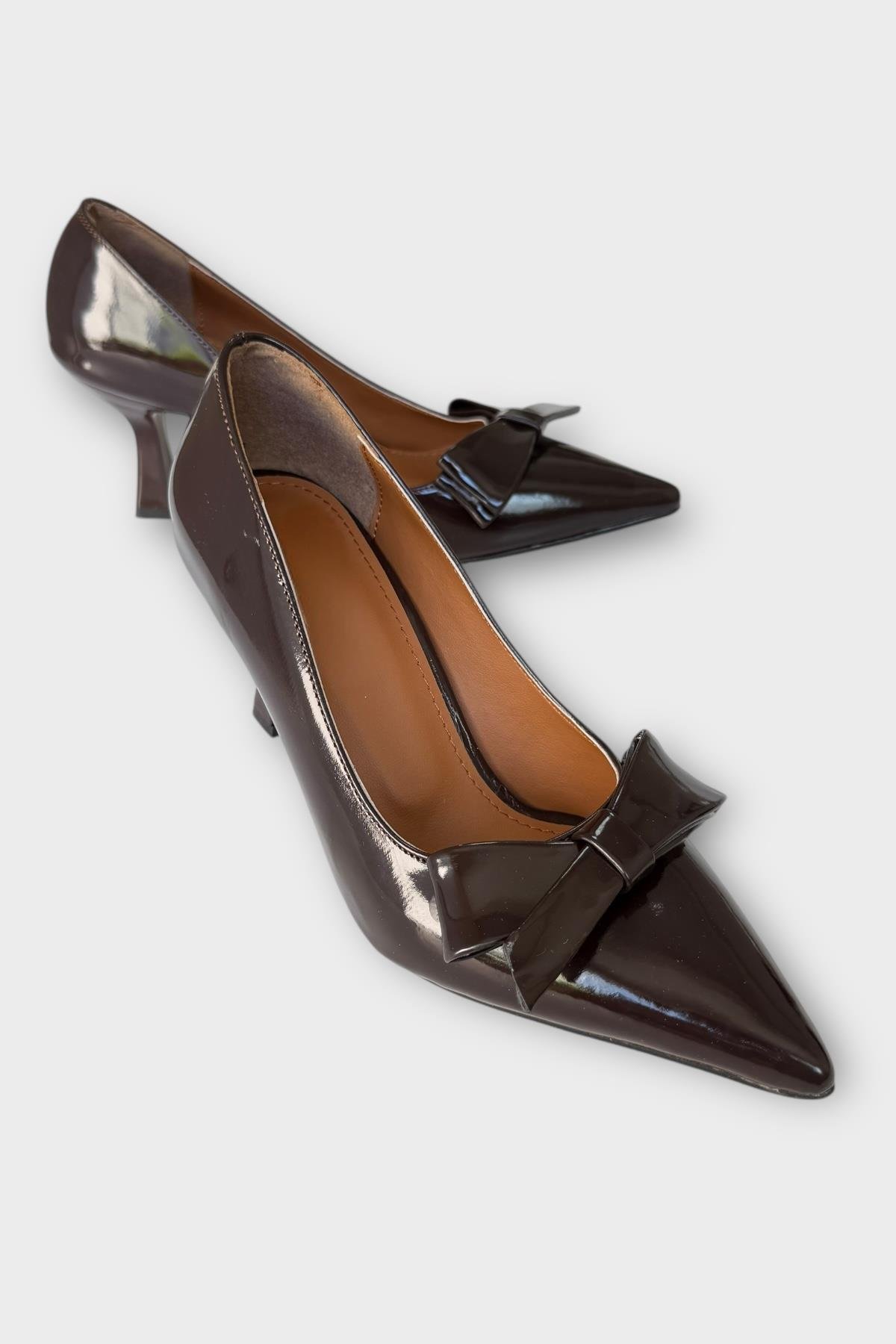 Kadın Fiyonk Tokalı Sivri Burun Topuklu Ayakkabı KAHVERENGİ - Görsel 3