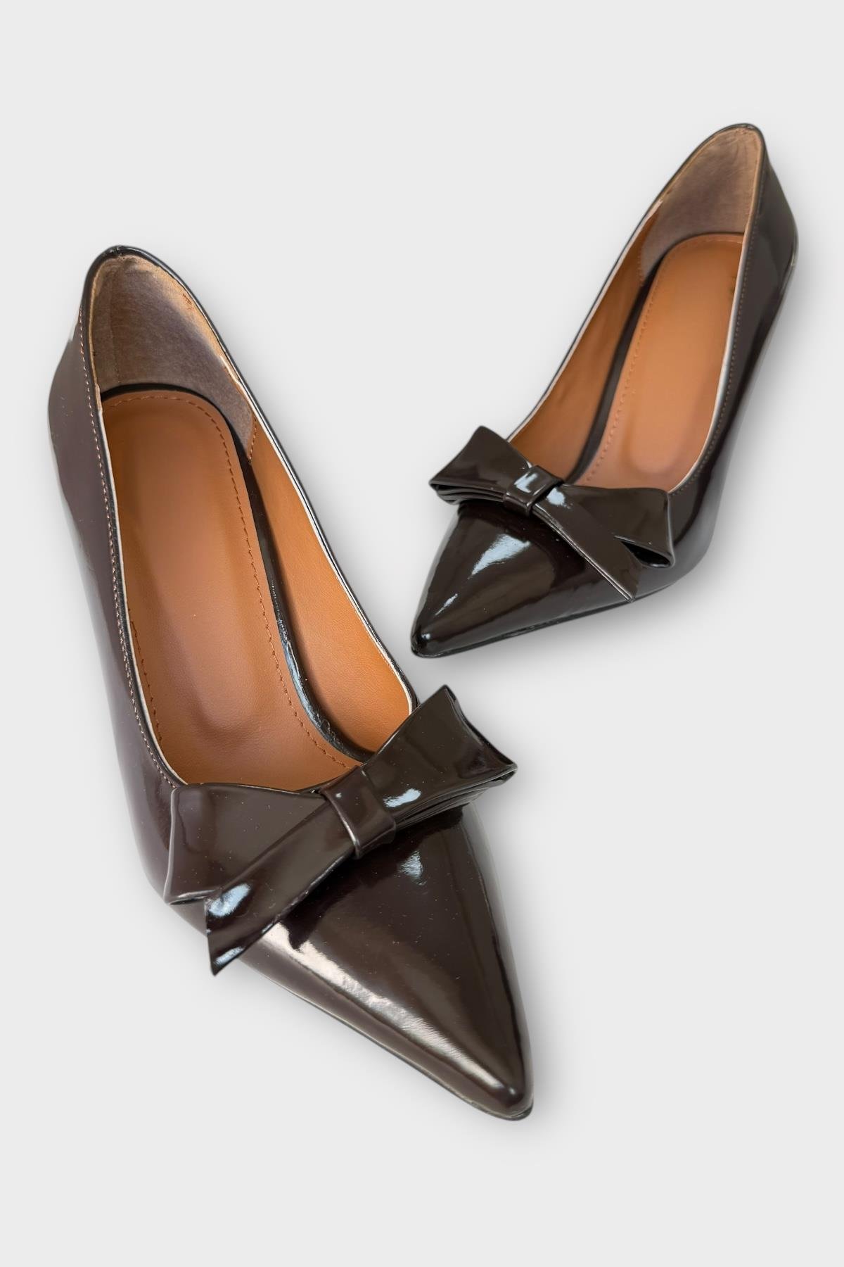 Kadın Fiyonk Tokalı Sivri Burun Topuklu Ayakkabı KAHVERENGİ - Görsel 4