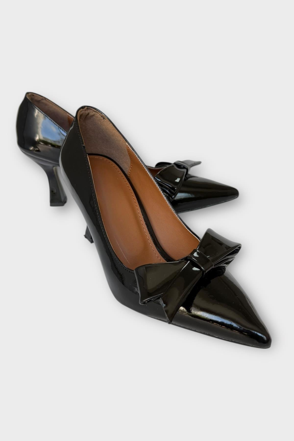 Kadın Fiyonk Tokalı Sivri Burun Topuklu Ayakkabı SİYAH - Görsel 3