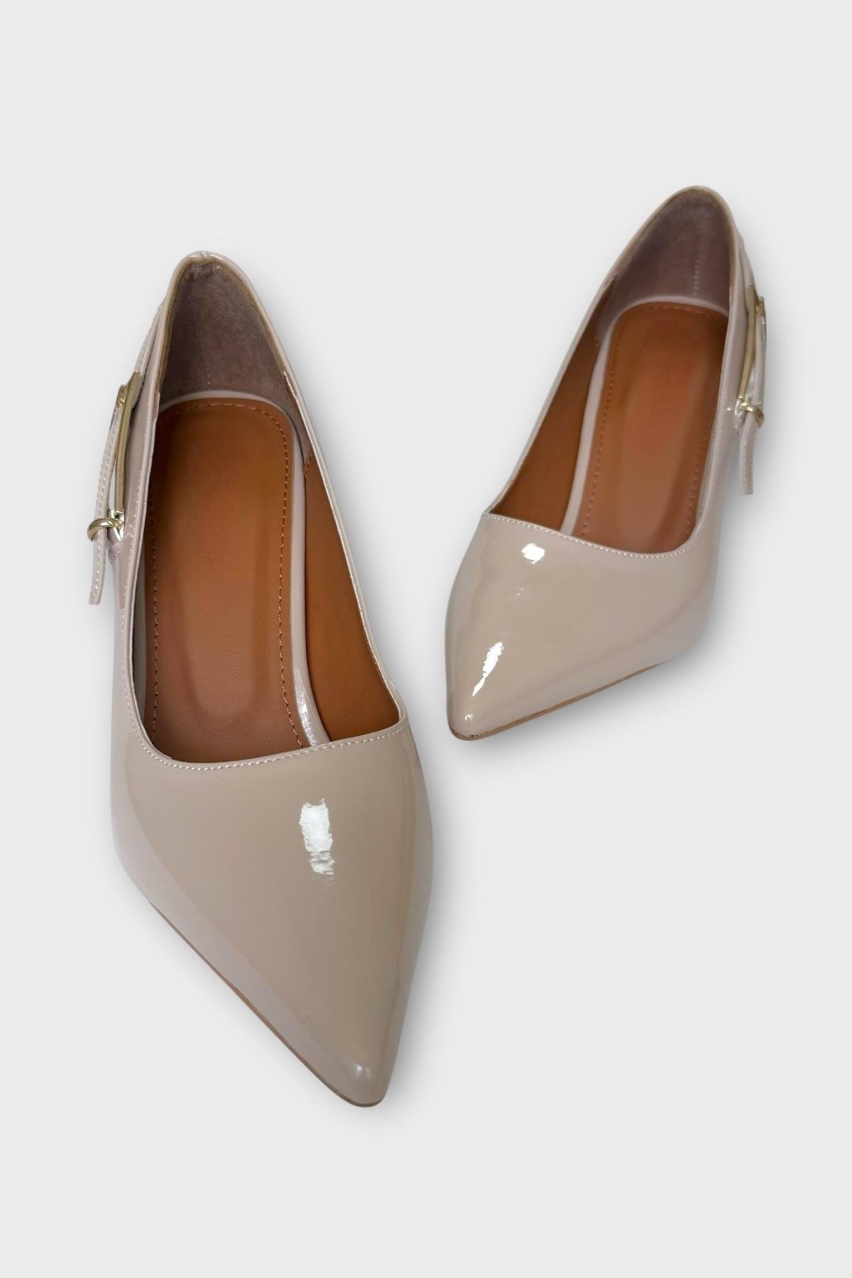 Kadın Rugan Yan Bant Detaylı Topuklu Ayakkabı BEJ - Görsel 4