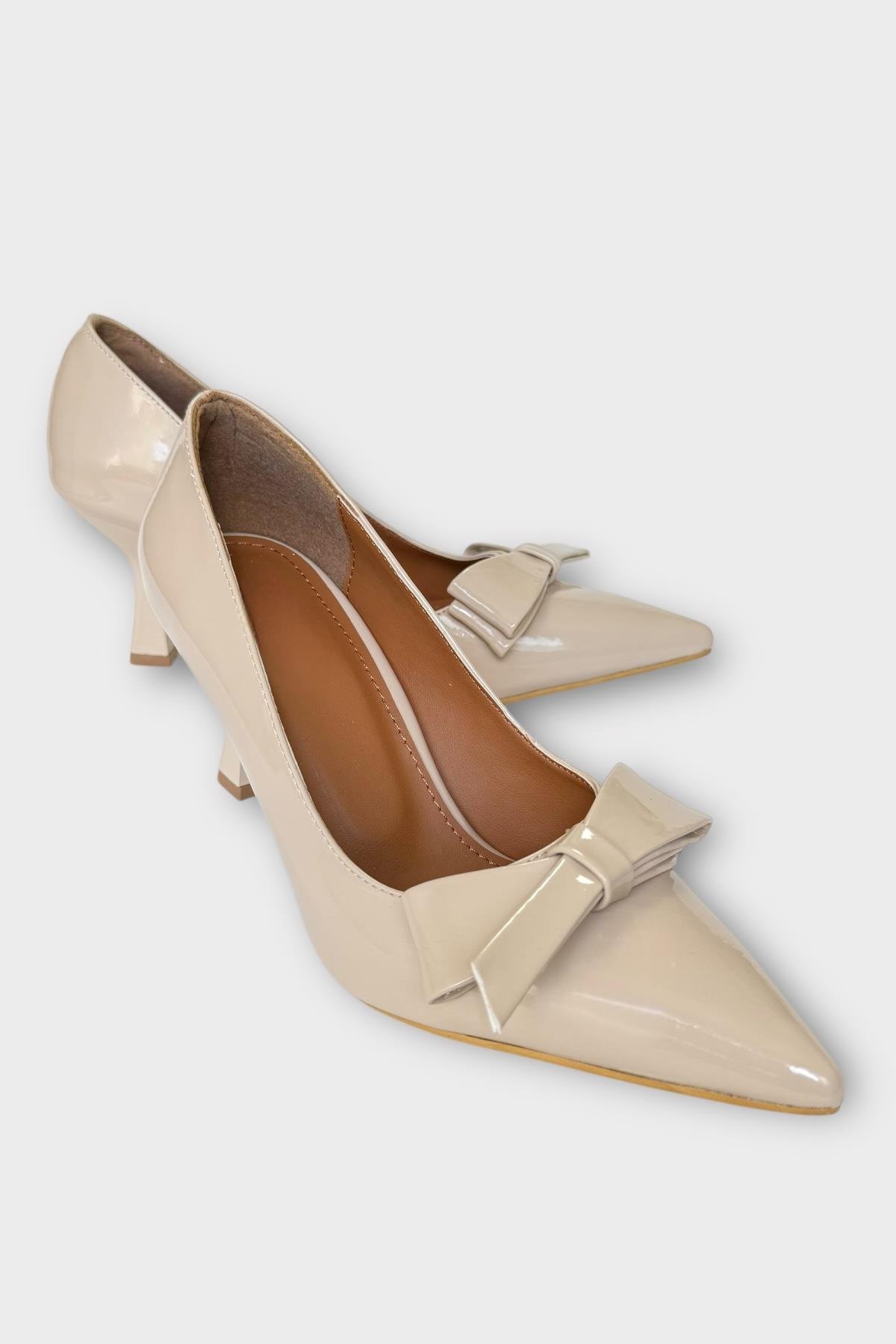 Kadın Fiyonk Tokalı Sivri Burun Topuklu Ayakkabı BEJ - Görsel 3