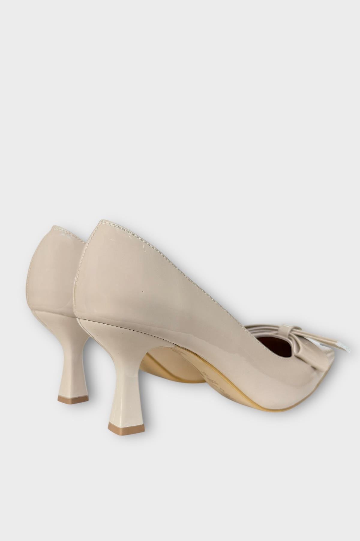 Kadın Fiyonk Tokalı Sivri Burun Topuklu Ayakkabı BEJ - Görsel 6