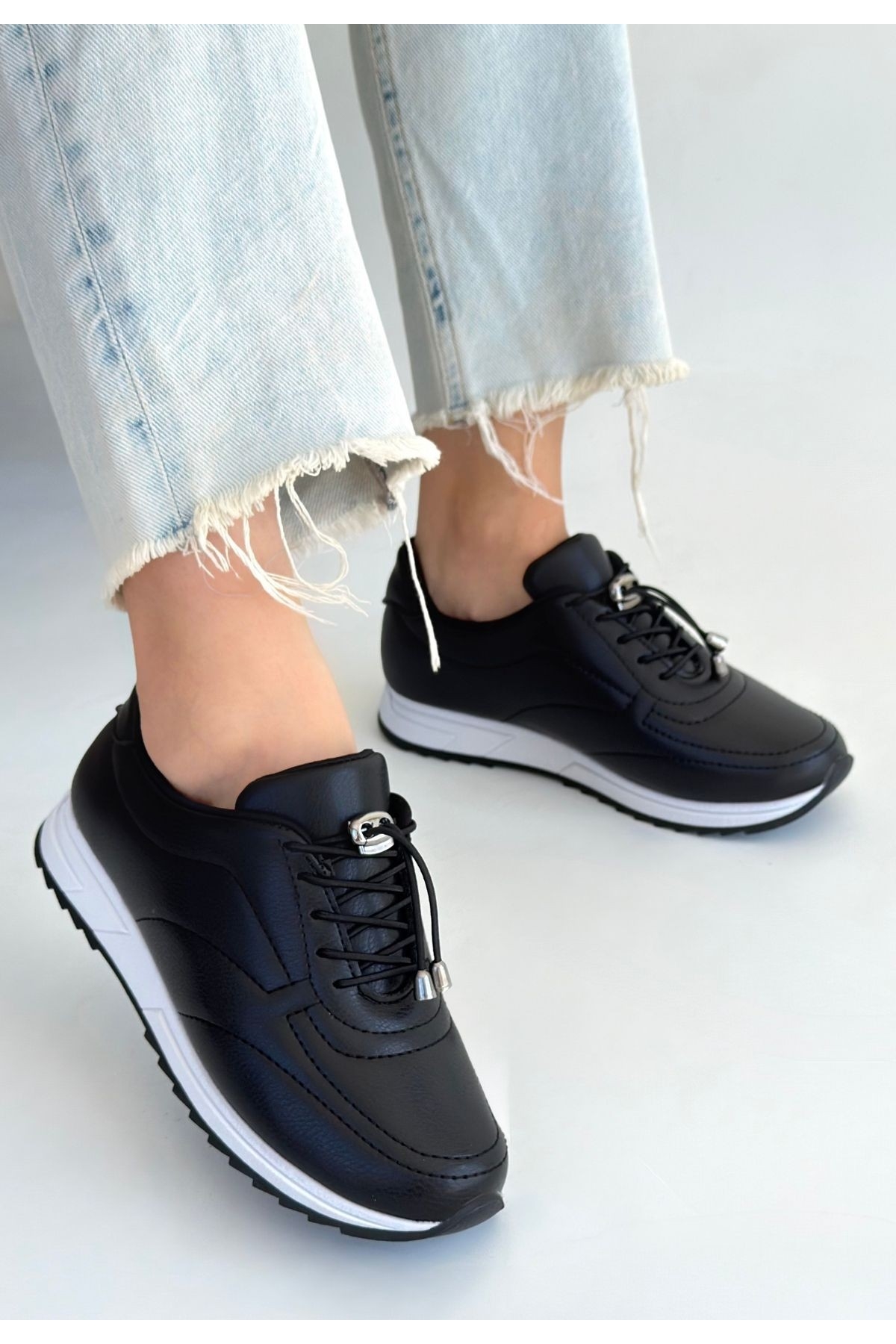 Siyah Bağcıklı Kadın Spor Ayakkabı - Görsel 2