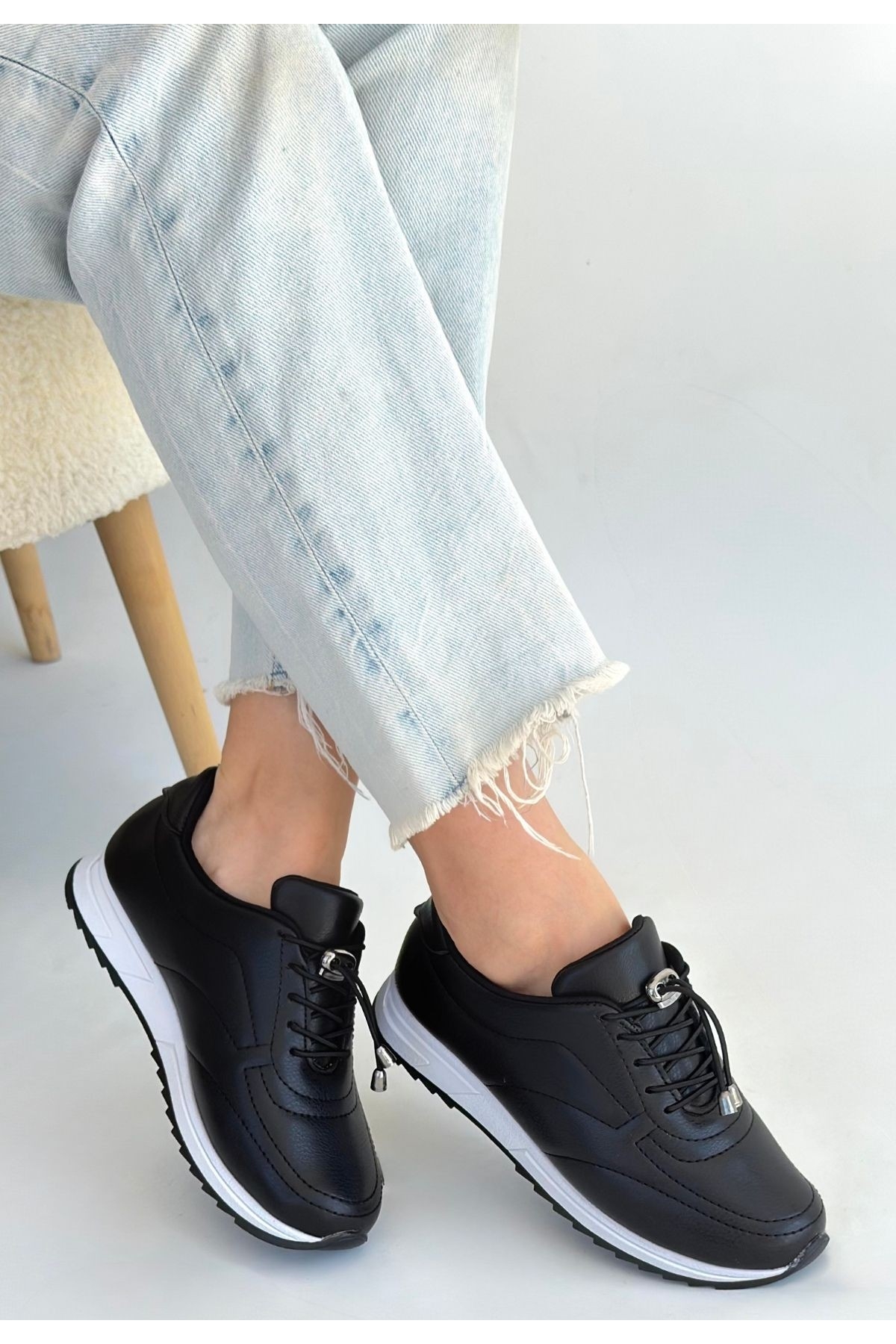Siyah Bağcıklı Kadın Spor Ayakkabı - Görsel 3