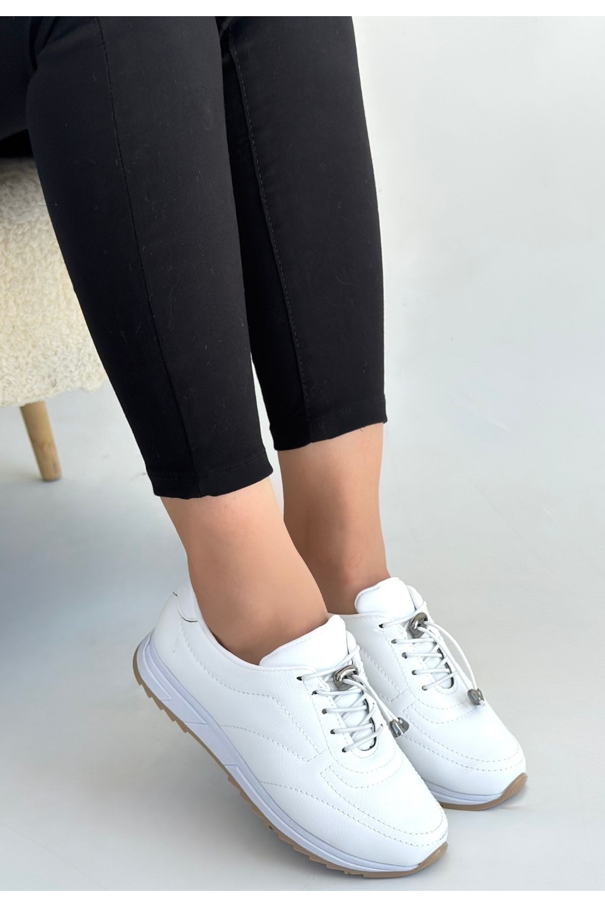 Beyaz Bağcıklı Kadın Spor Ayakkabı - Görsel 2