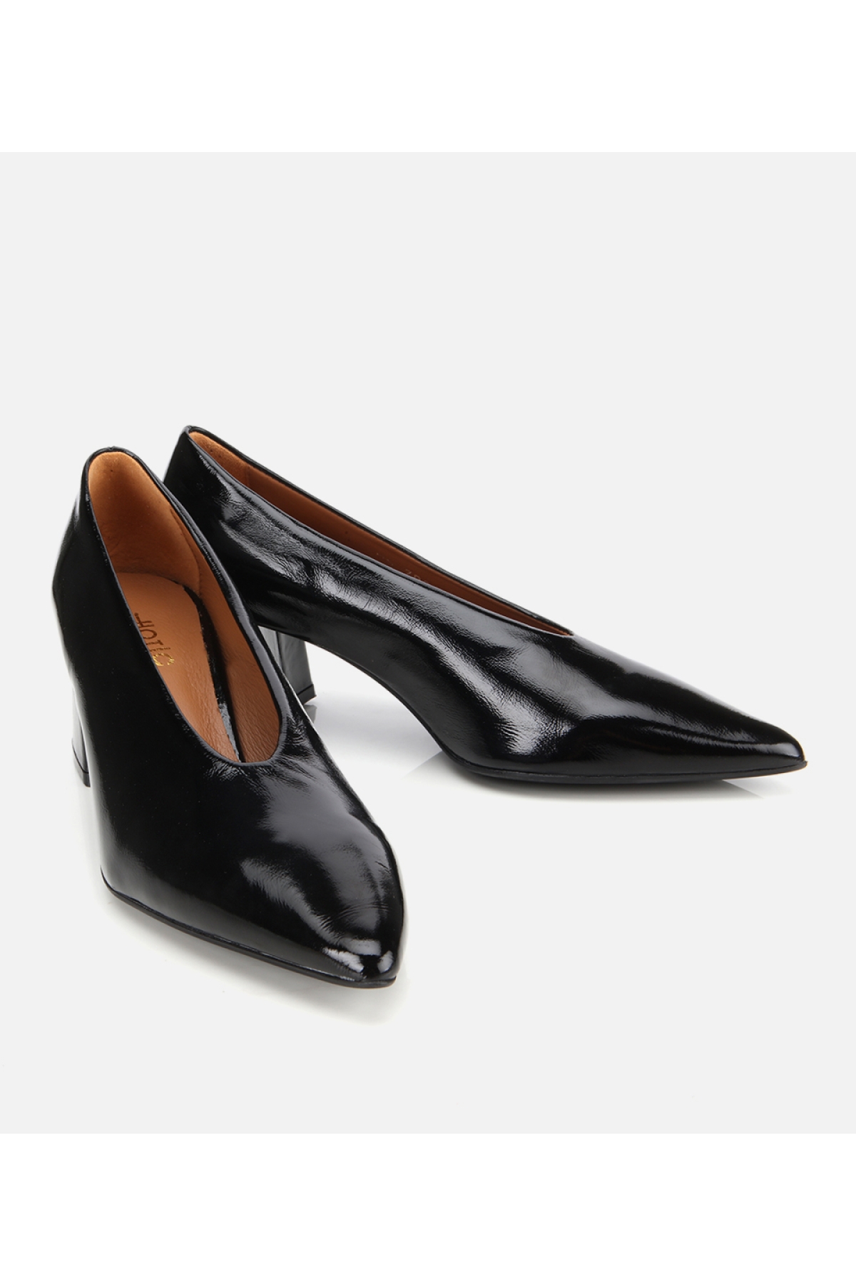 Kadın Rugan Deri Siyah Yumuşak Dokulu Kalın Topuklu Ayakkabı - Görsel 3