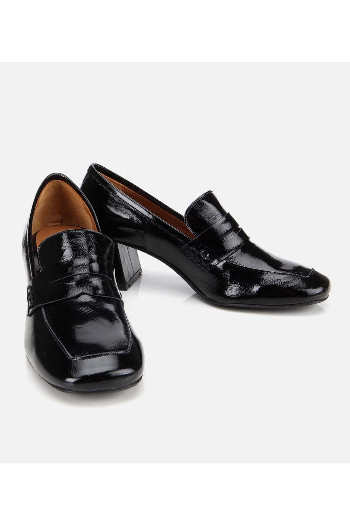 Kadın Rugan Deri Siyah Topuklu Klasik Loafer - Görsel 3