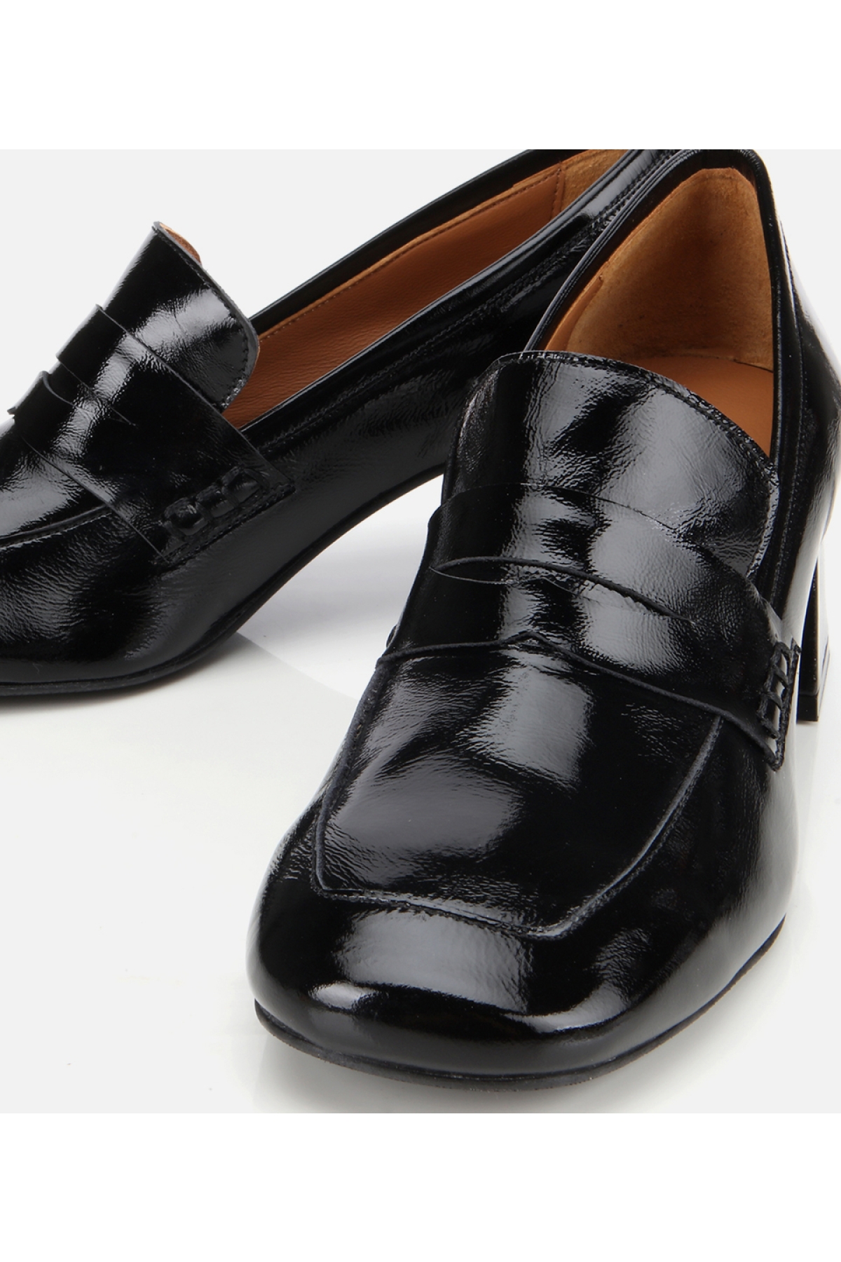 Kadın Rugan Deri Siyah Topuklu Klasik Loafer - Görsel 4