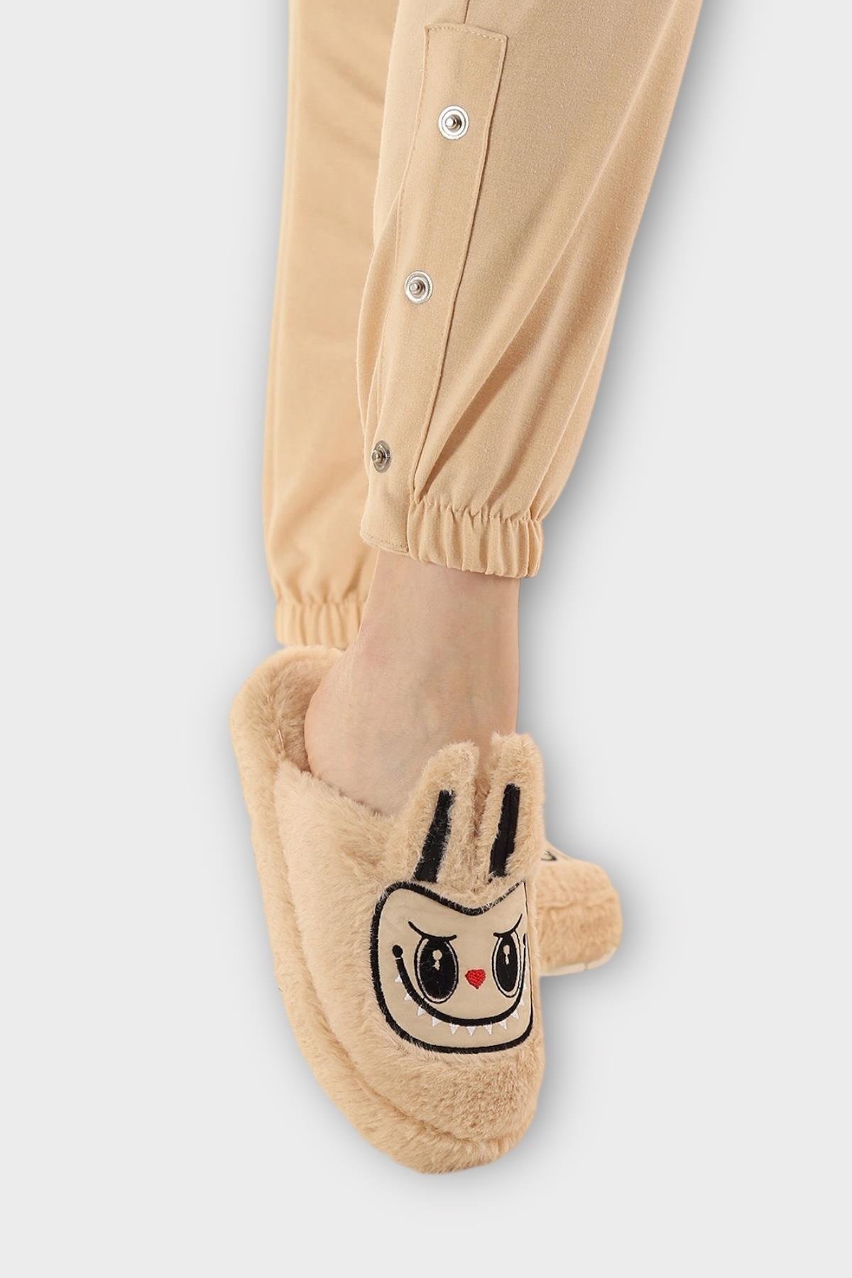 Sevimli Tavşan Figürlü Sıcak Tutan Kışlık Kadın Ev Terliği BEJ - Görsel 4