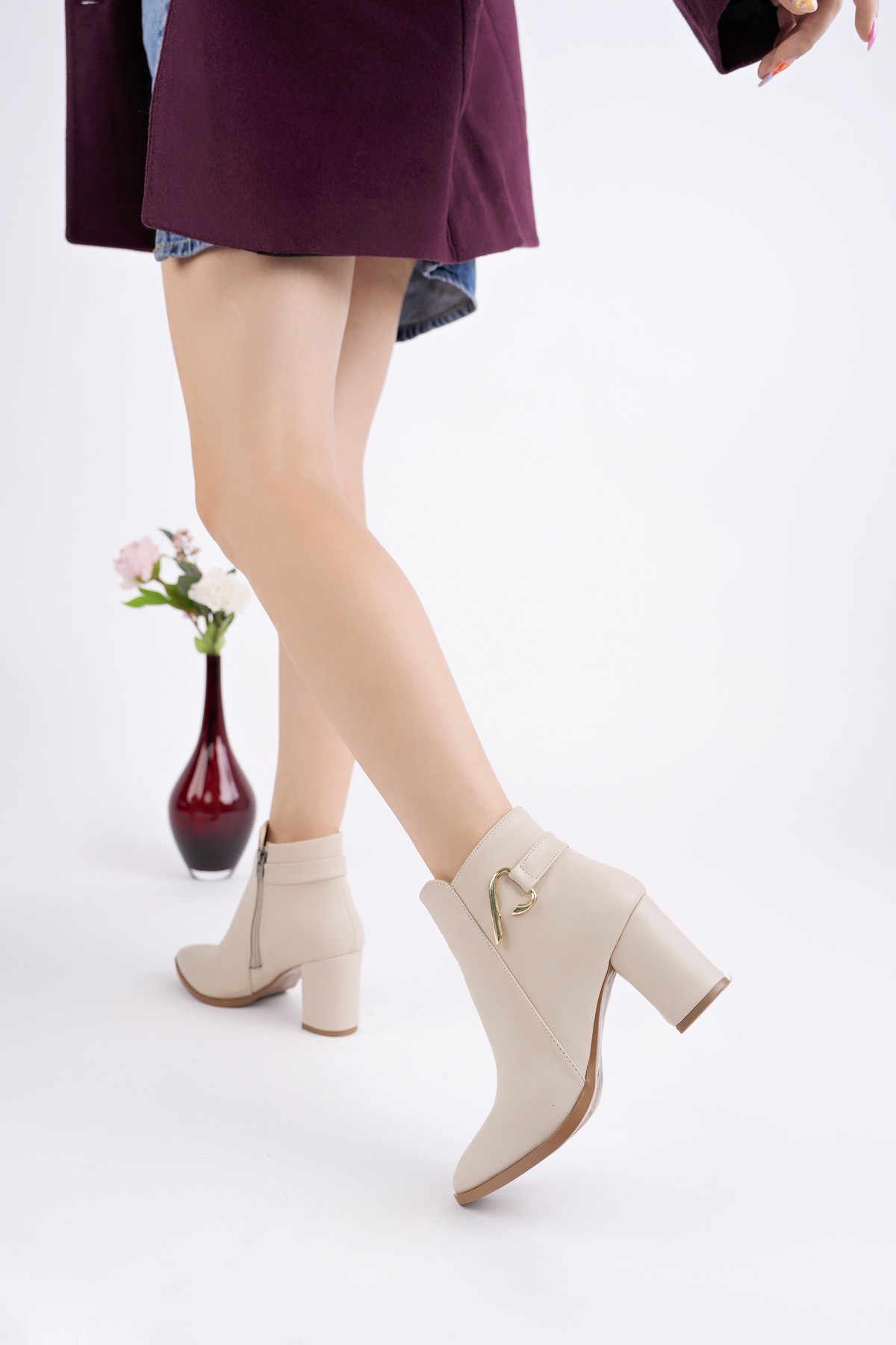 FORTİS Sivri Burun Toka Detaylı Fermuarlı Kalın Topuklu Kadın Bot - Görsel 5