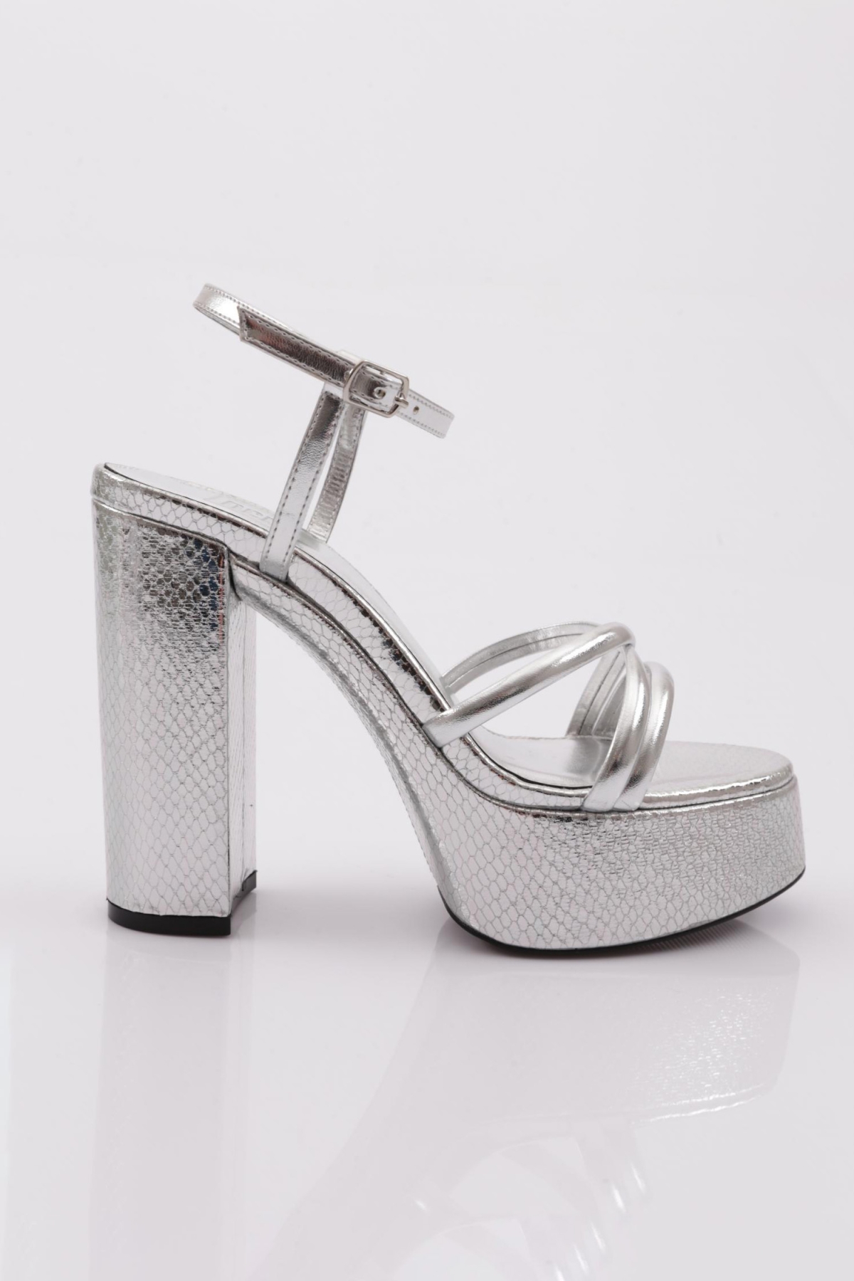 28 Kadin Bilekten Bağlama Kalin Taban Topuklu Ayakkabi - Görsel 2