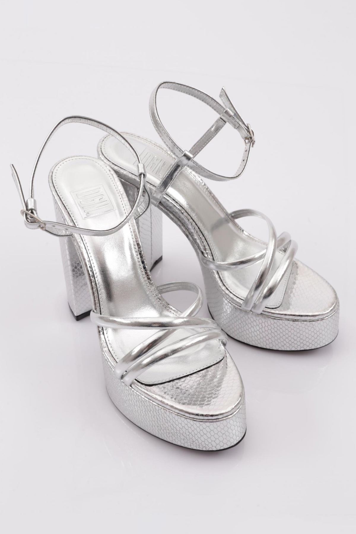 28 Kadin Bilekten Bağlama Kalin Taban Topuklu Ayakkabi - Görsel 3