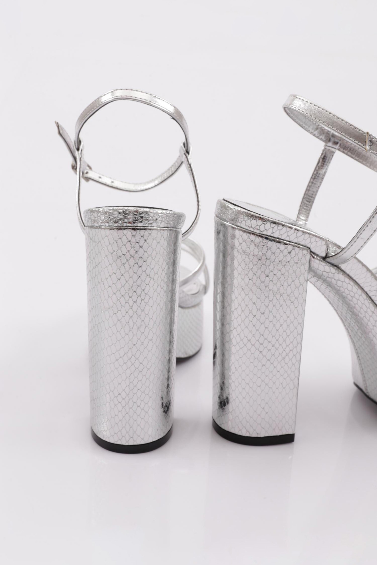 28 Kadin Bilekten Bağlama Kalin Taban Topuklu Ayakkabi - Görsel 4