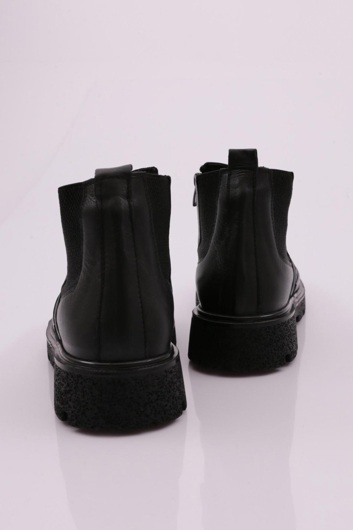 20300 Kadin Lastik Detayli Fermuarli Bot - Görsel 4