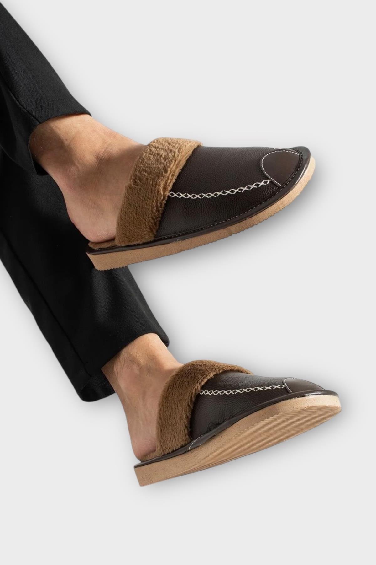 Deri Görünümlü Kürklü Erkek Ev Terliği KAHVERENGİ - Görsel 4