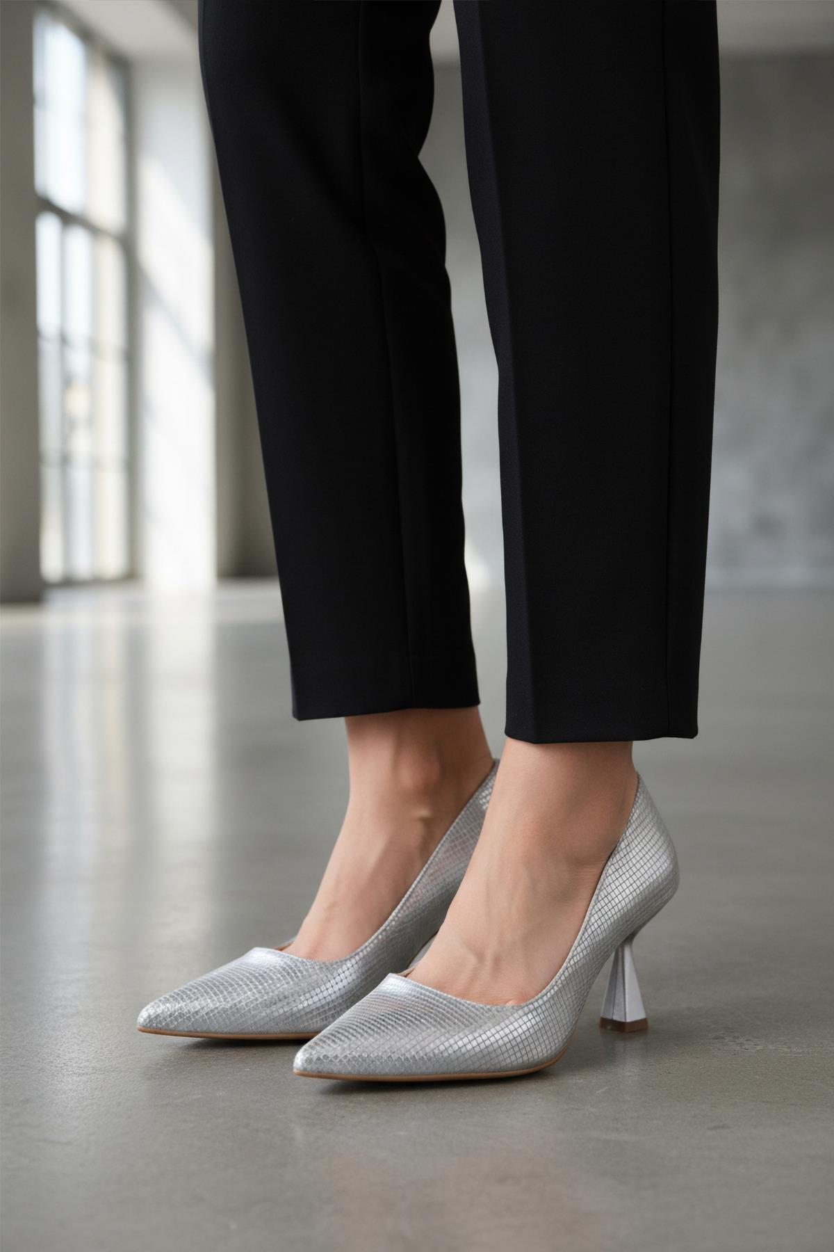 665140 Z Gümüş Kadın Topuklu Ayakkabı - Görsel 2
