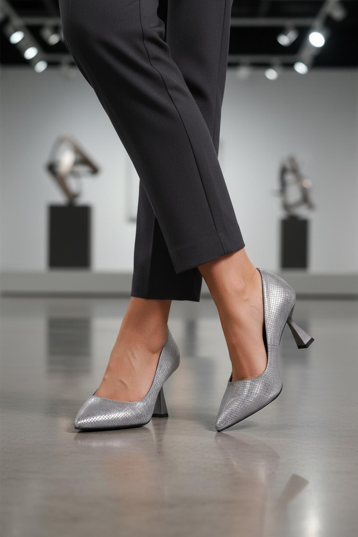 Platin Kadın İnce Topuklu Ayakkabı 665140 Z - Görsel 2