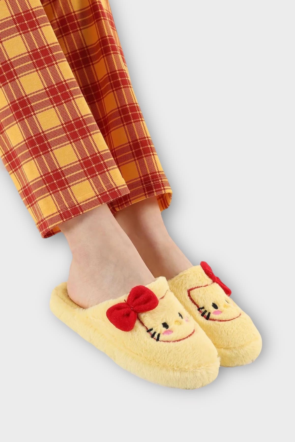 HelloKitty Figürlü Sıcak Tutan Kışlık Kadın Ev Terliği SARI - KIRMIZI - Görsel 3