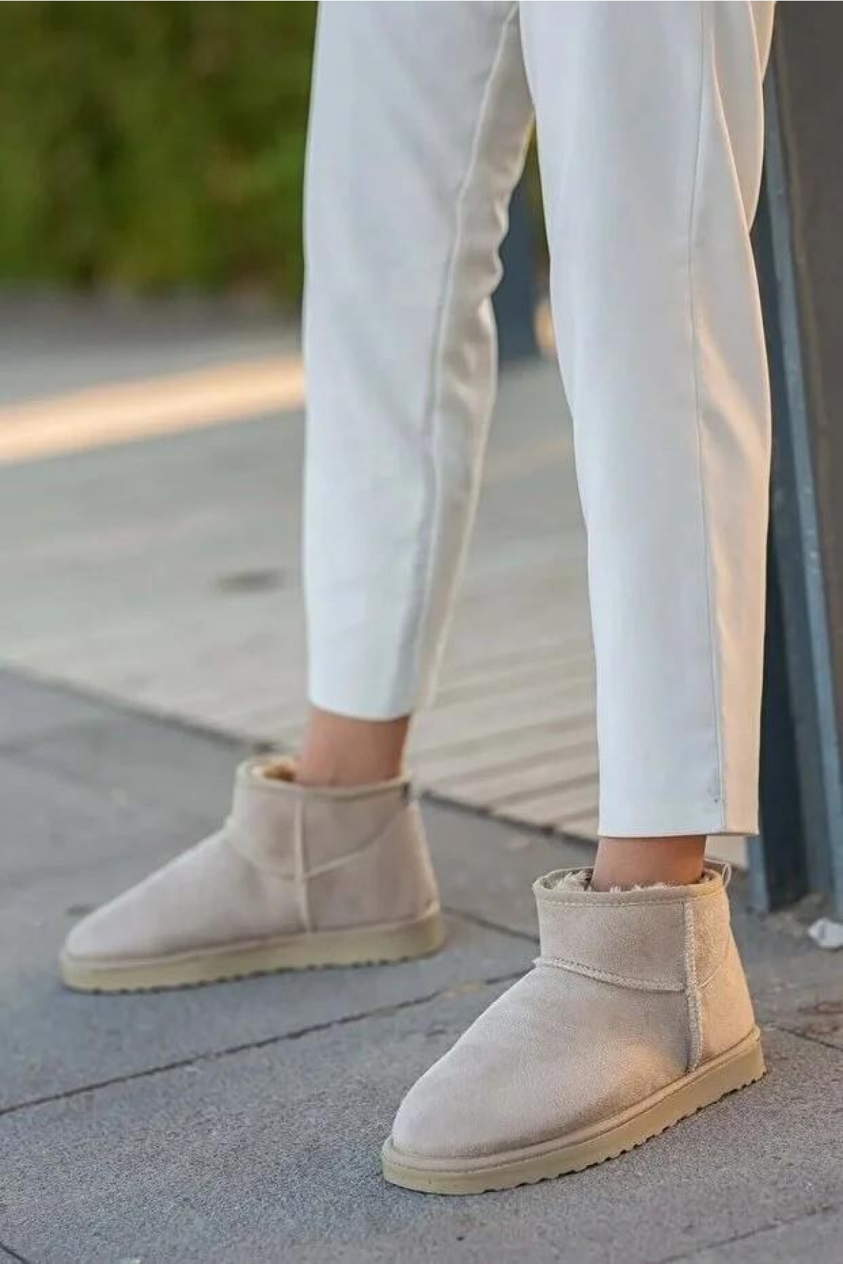 52126 Süet İçi Kürklü Mini Boy Bilekte Kısa Kadın Bot - Görsel 2