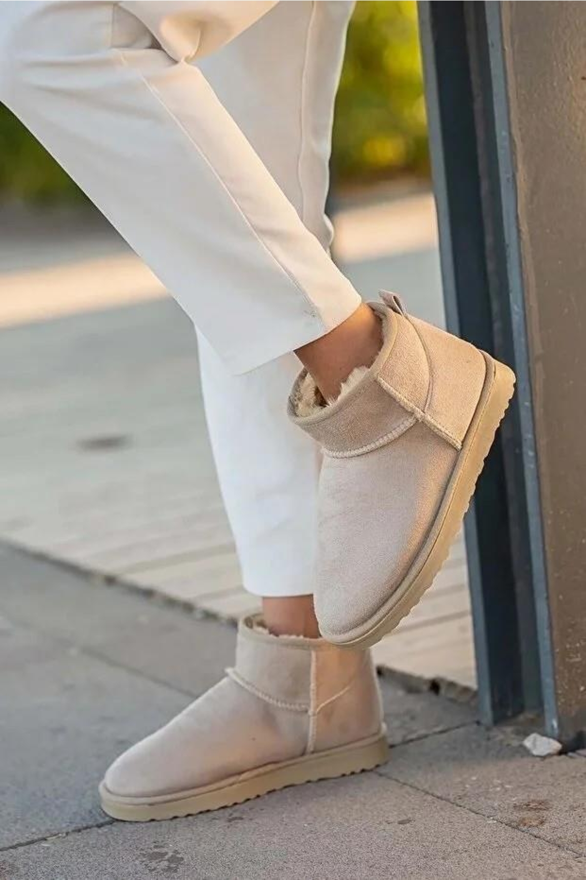 52126 Süet İçi Kürklü Mini Boy Bilekte Kısa Kadın Bot - Görsel 3