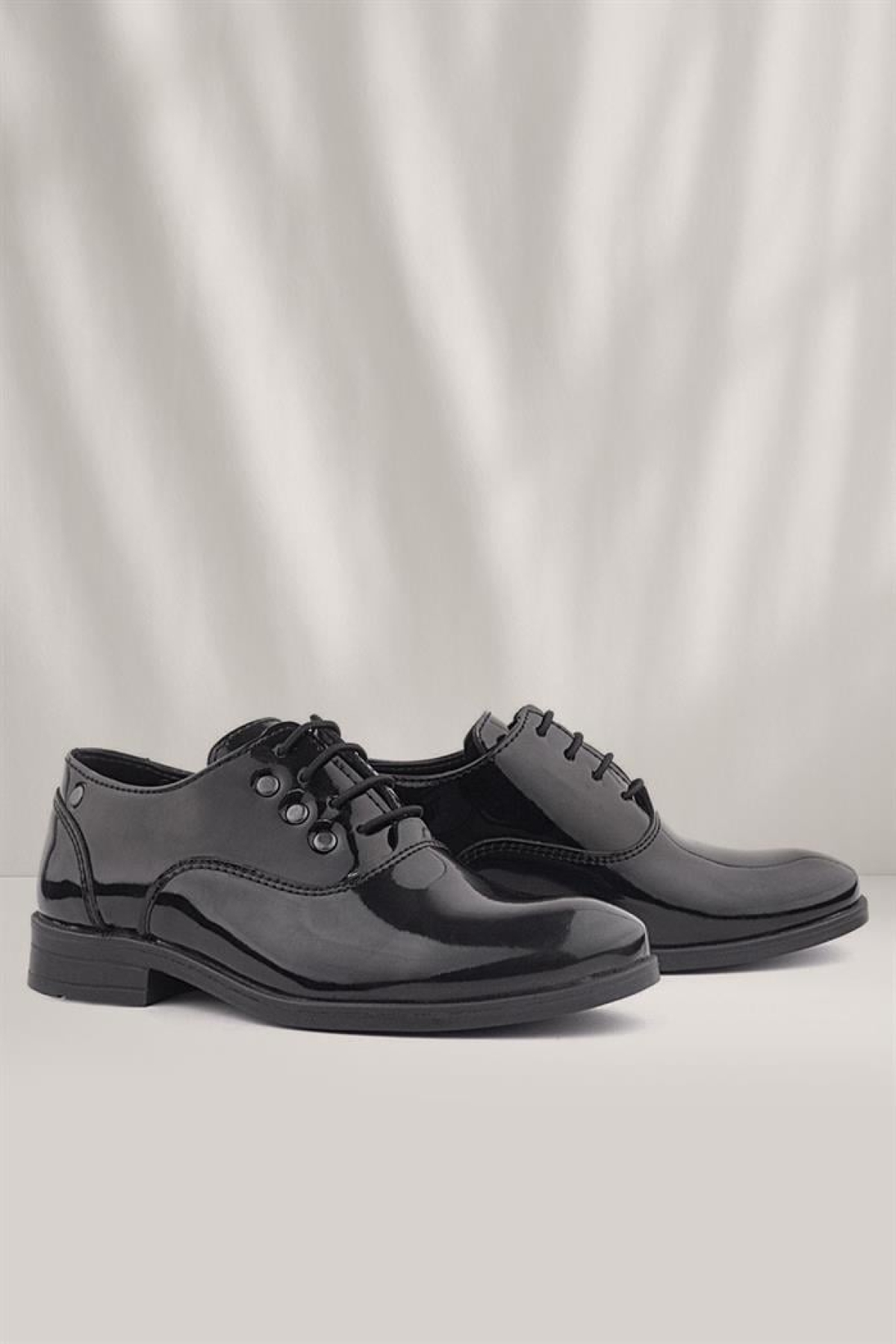 Smokin Siyah Rugan Bağcıklı Metal Detaylı Çocuk Klasik Ayakkabısı - Görsel 2