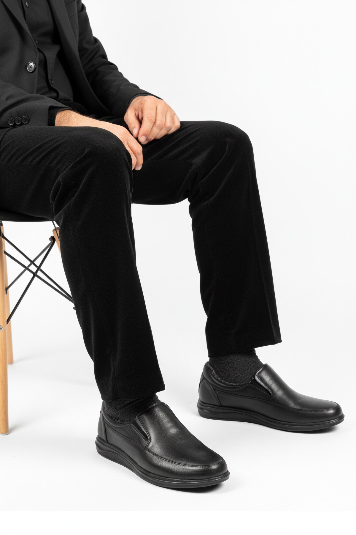 Aspor Siyah Hakiki Deri Bağcıksız İçi Kürklü Erkek Casual Ayakkabı - Görsel 2