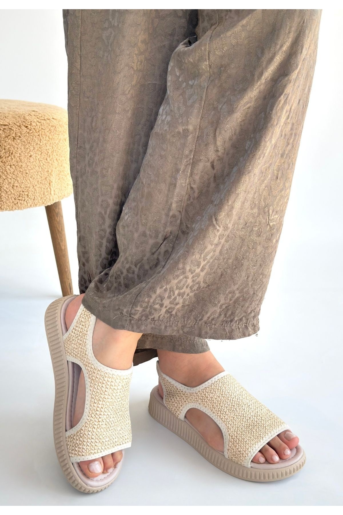 Bej Hasır Kadın Düz Sandalet - Görsel 3