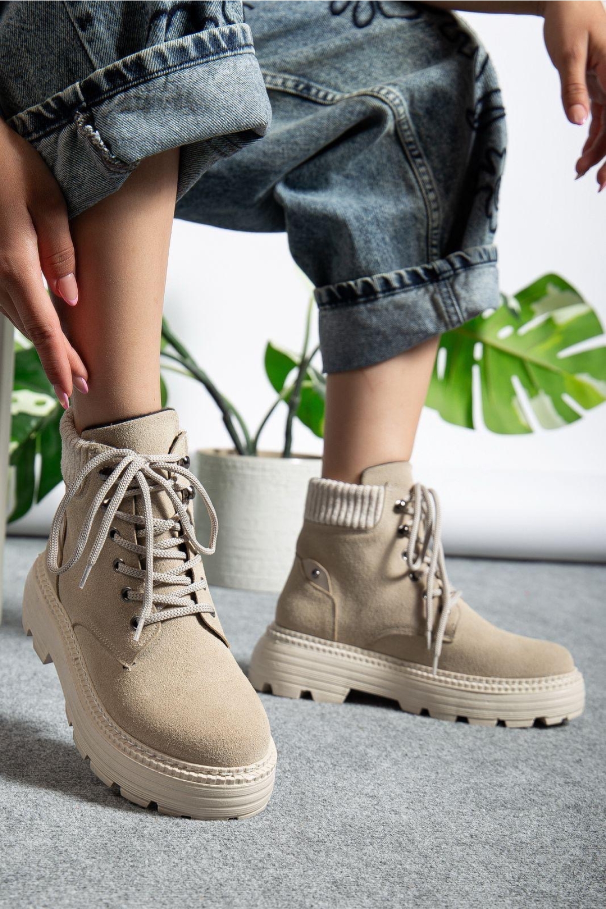 Bağcıklı Yüksek Taban Kadın Worker Bot KREM SÜET - Görsel 2