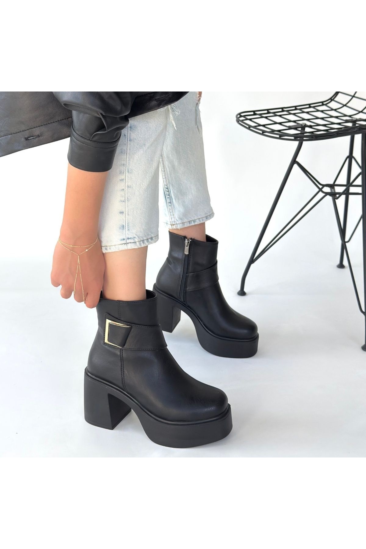 Siyah Fermuarlı Kadın Topuklu Bot - Görsel 4
