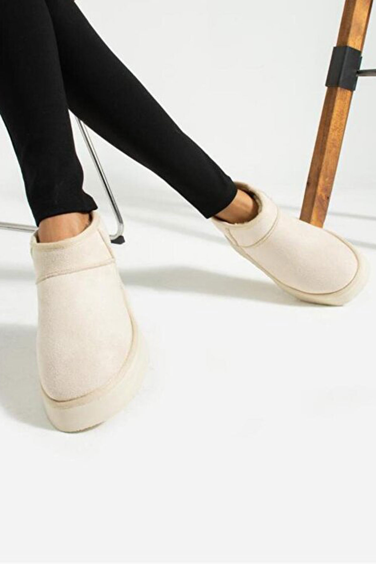 Kadın Mini Boy 4 cm Yüksek Taban İçi Yünlü Bilekte Kısa Bot 4010-116-0013 - Görsel 3