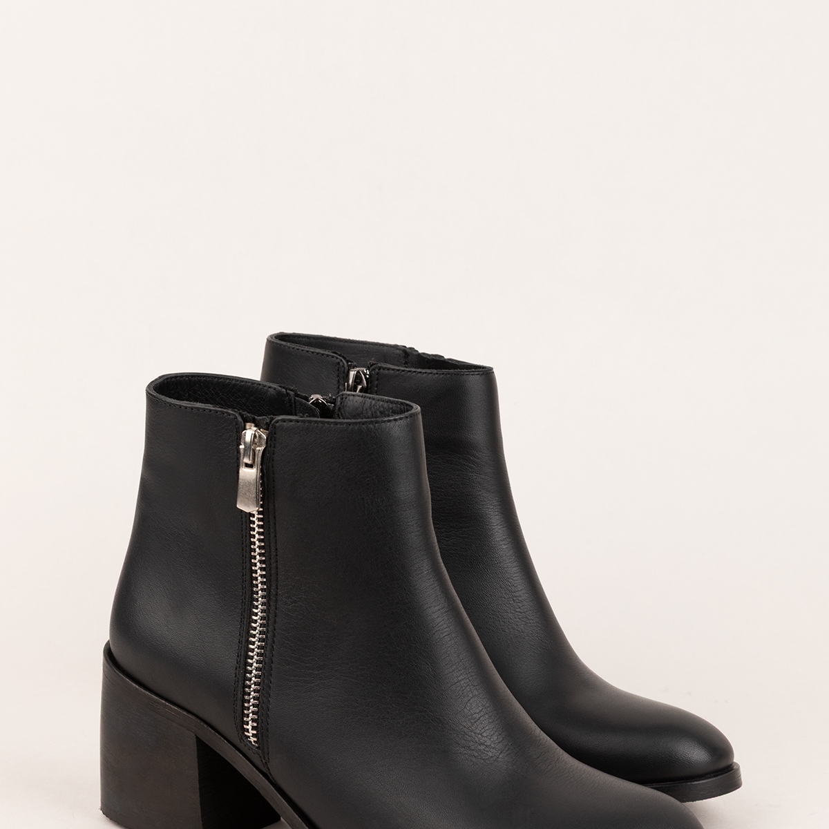 Gondol Hakiki Deri Orta Boy Topuklu Sade Günlük Bot Belicia - Görsel 3