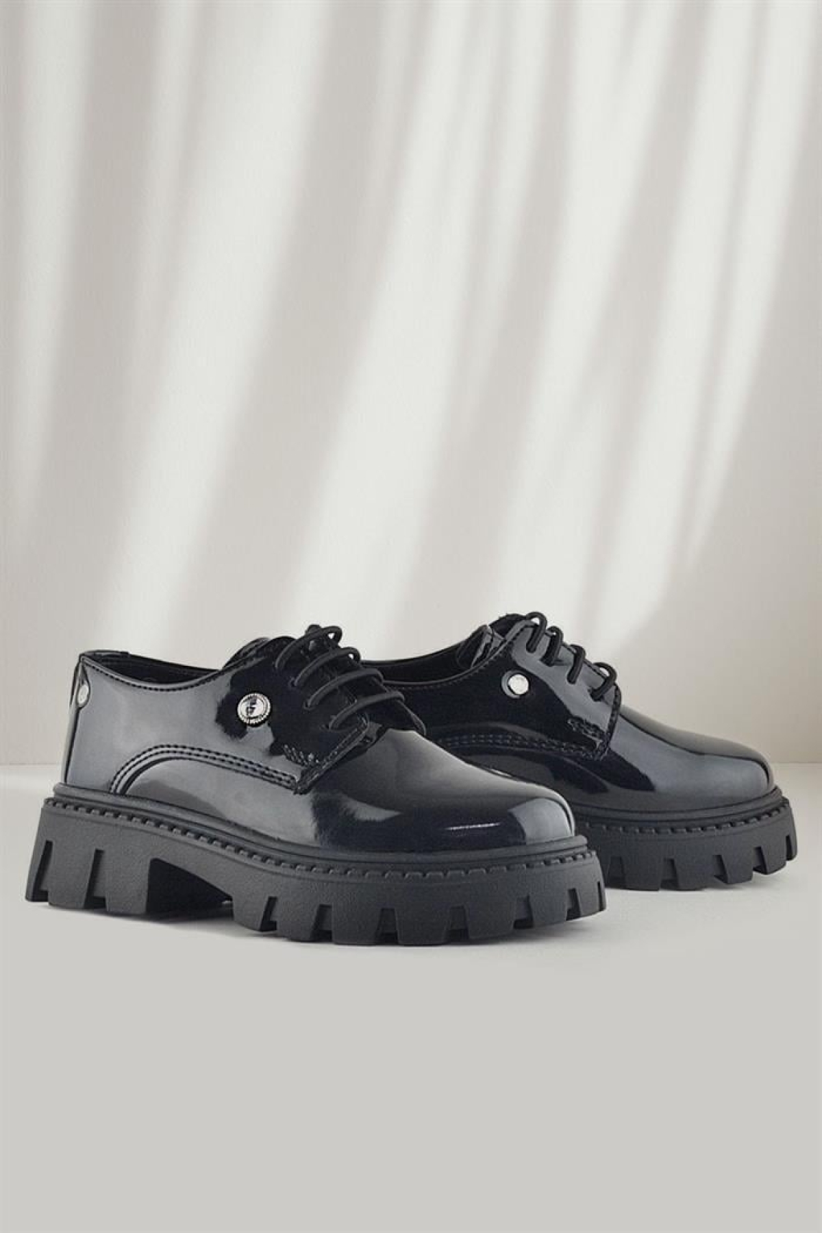 Siyah Rugan Bağcıklı Kız Çocuk Taş Detaylı Okul Ayakkabı - Görsel 5