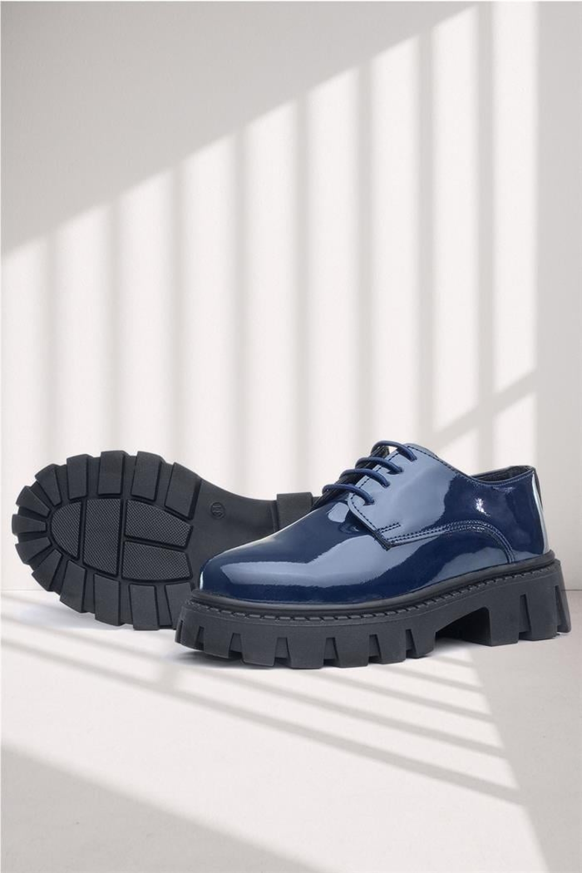 Lacivert Rugan Bağcıklı Kız Çocuk Oxford Okul Ayakkabı - Görsel 3