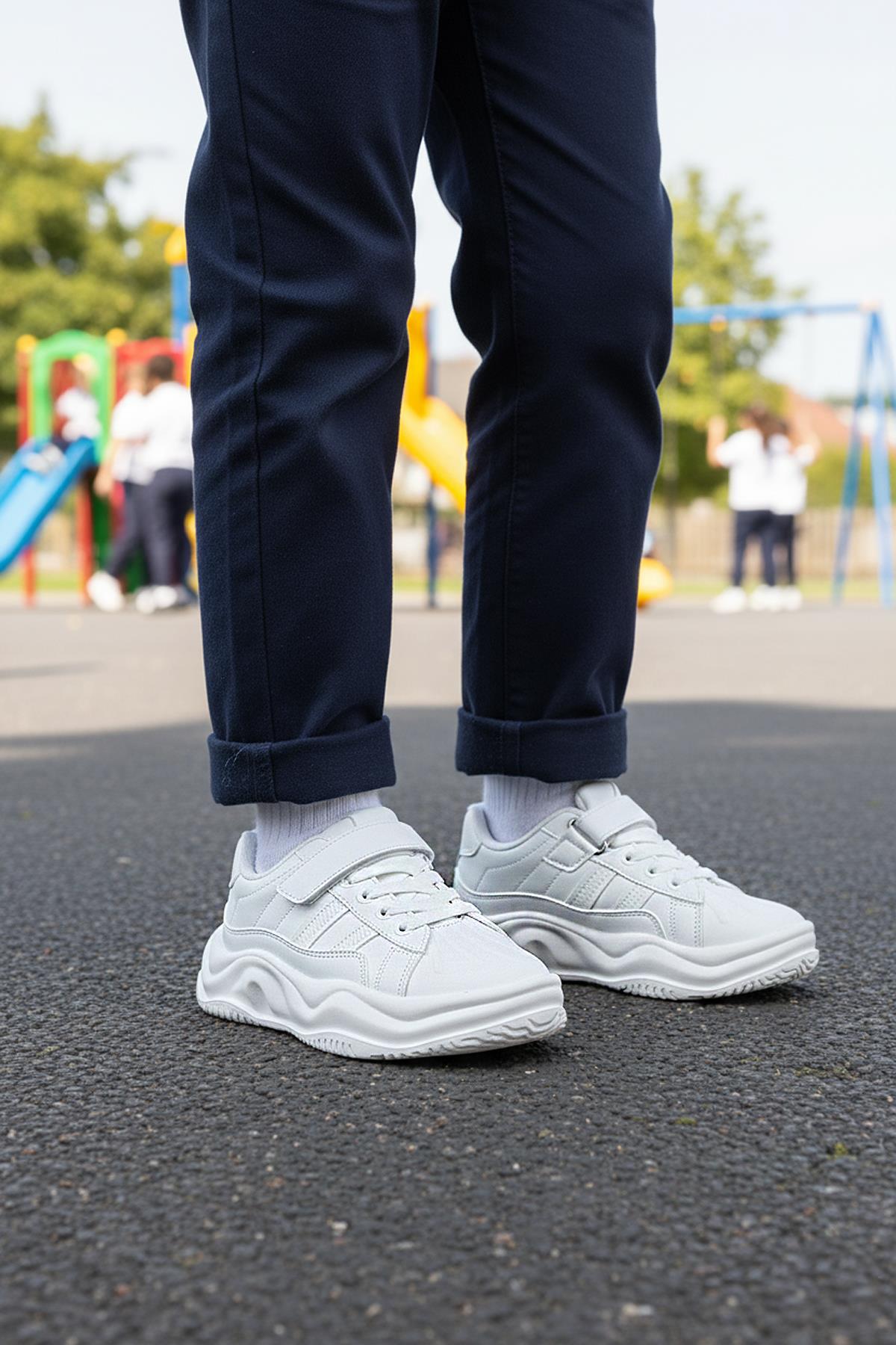 2033 F Beyaz Çocuk Spor Ayakkabı - Görsel 2