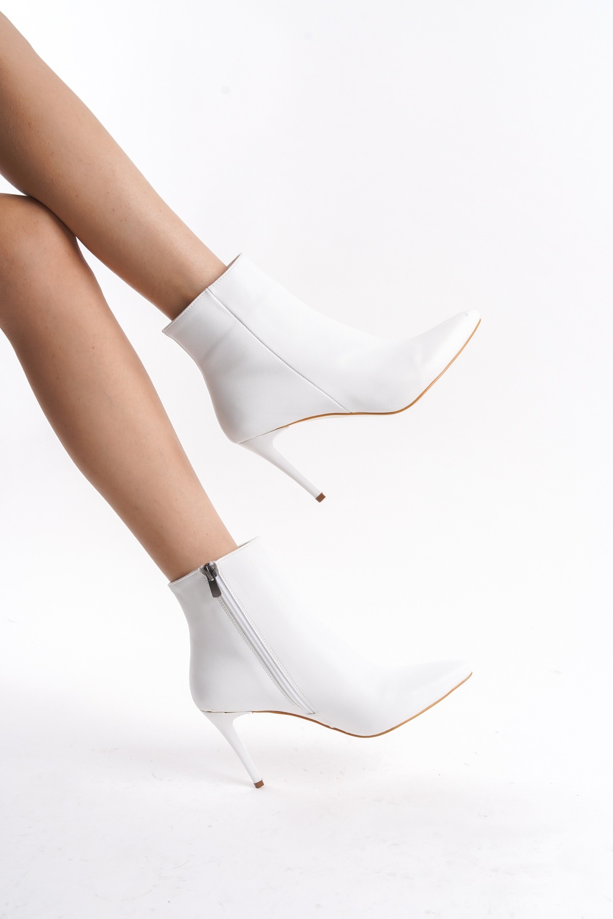 Nairobi Beyaz Mat İnce Topuklu Klasik Bot - Görsel 2