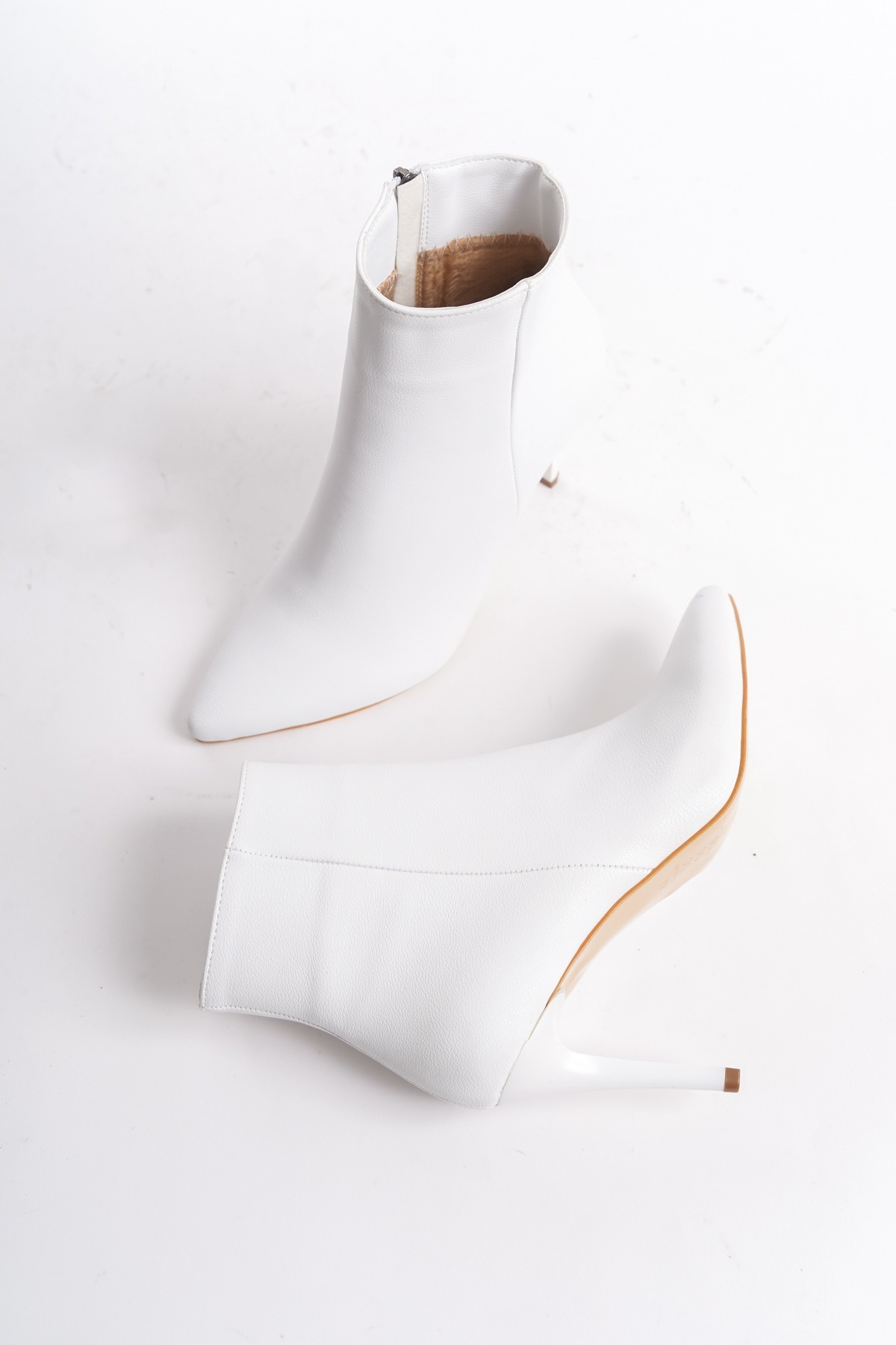 Nairobi Beyaz Mat İnce Topuklu Klasik Bot - Görsel 3
