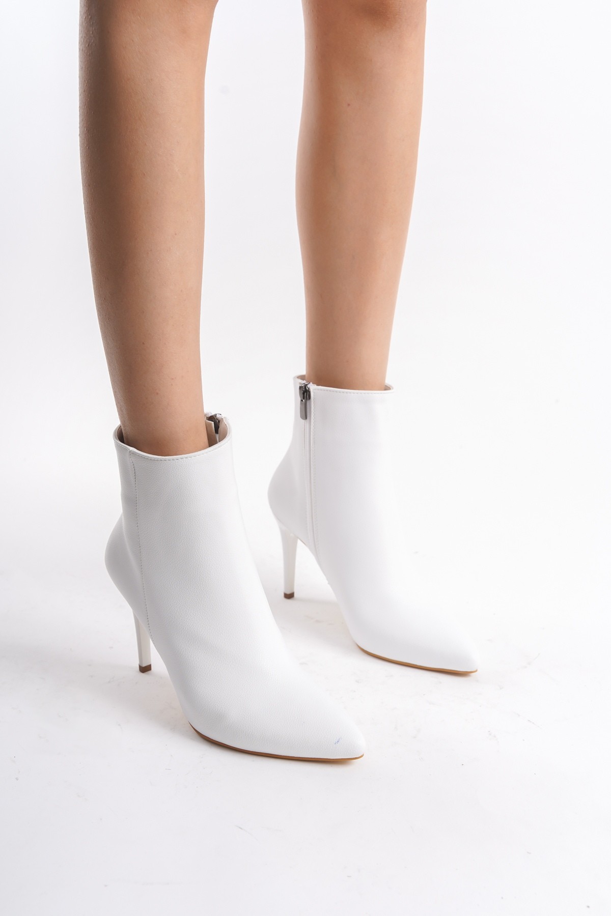 Nairobi Beyaz Mat İnce Topuklu Klasik Bot - Görsel 4
