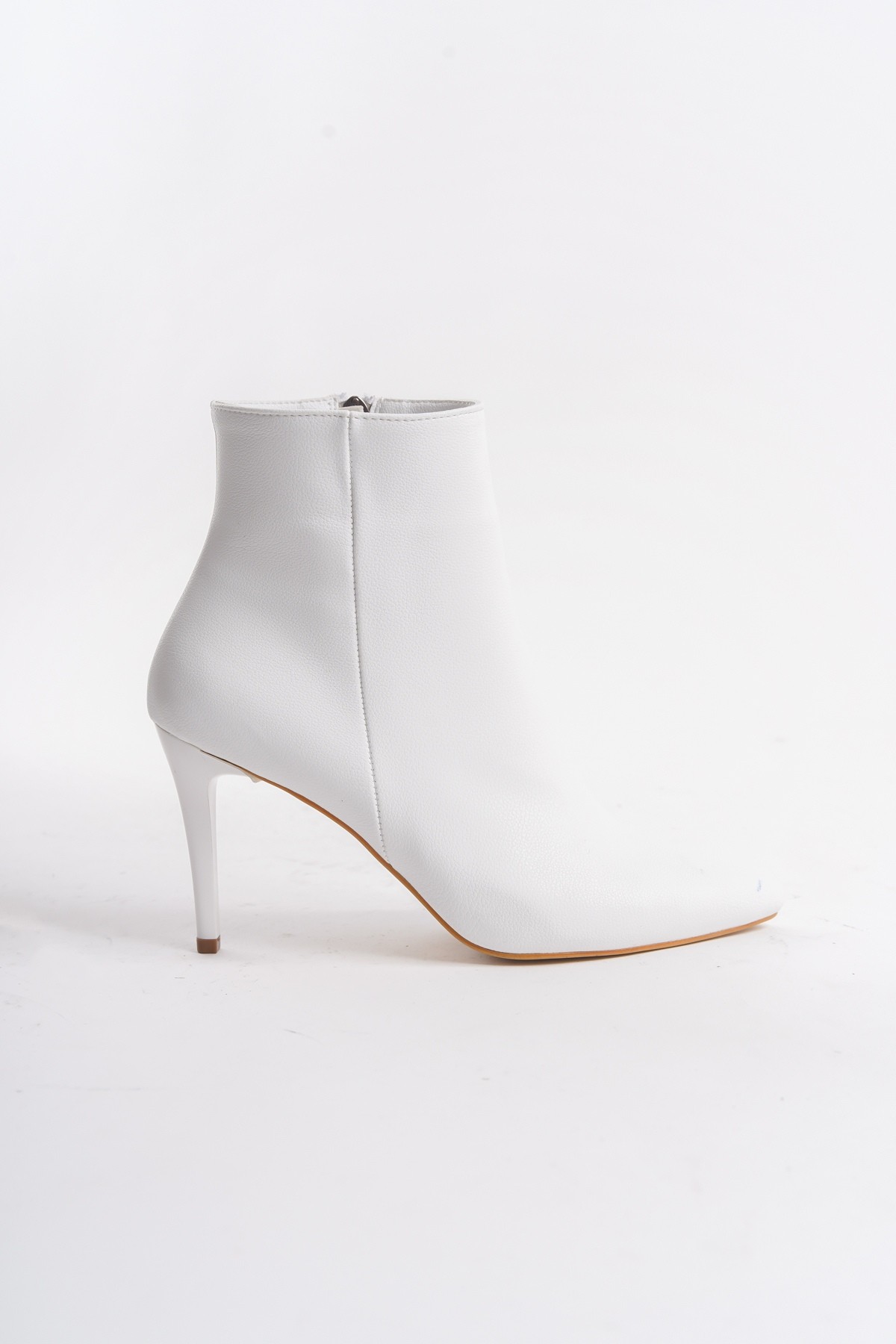 Nairobi Beyaz Mat İnce Topuklu Klasik Bot - Görsel 5