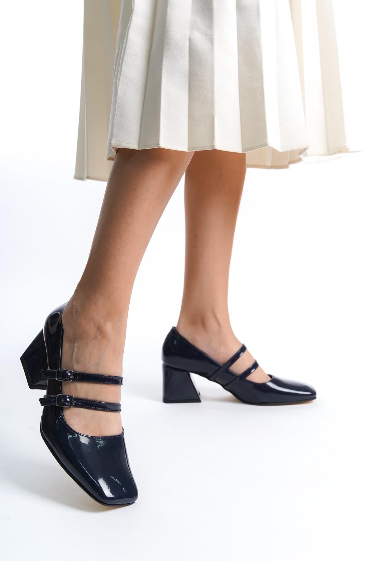 Culia Lacivert Rugan Mary Jane Çift Bant Küt Burun Topuklu Ayakkabı - Görsel 4