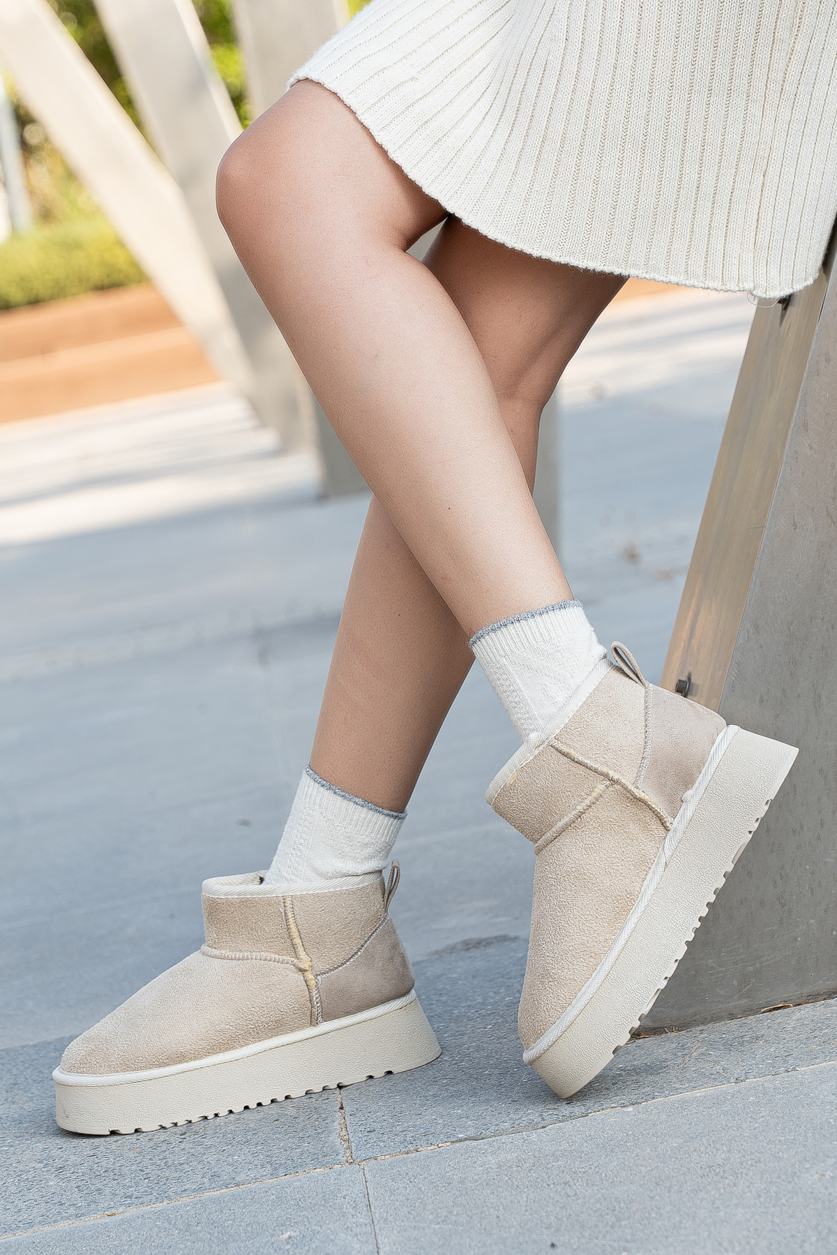 Uggo İçi Kürklü Soğuk Geçirmez Kadın Bot - Görsel 2