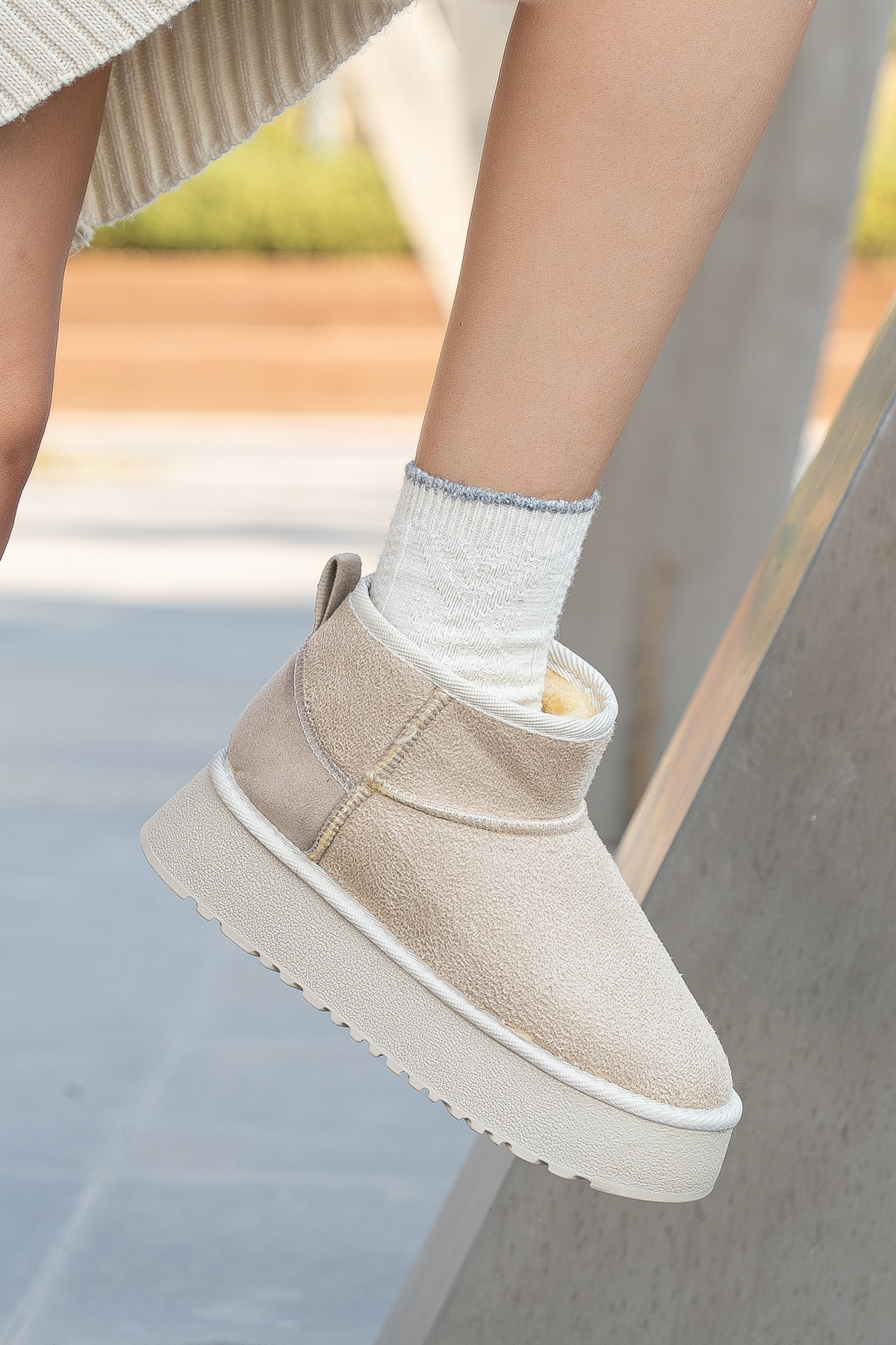 Uggo İçi Kürklü Soğuk Geçirmez Kadın Bot - Görsel 3