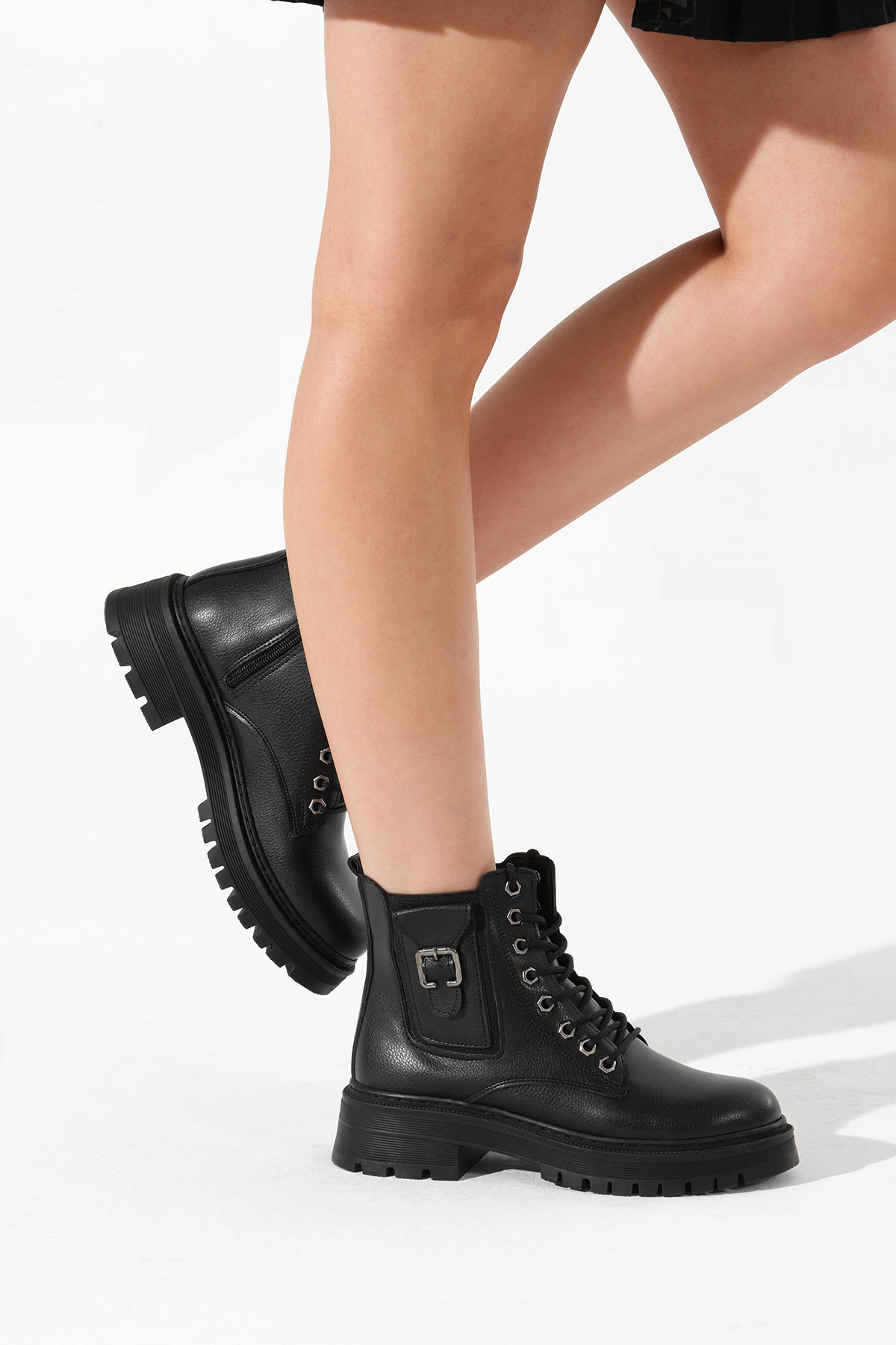 Kadın Siyah Kalın Termo Taban Tokalı Bağcıklı ve Fermuarlı Bot - Görsel 5
