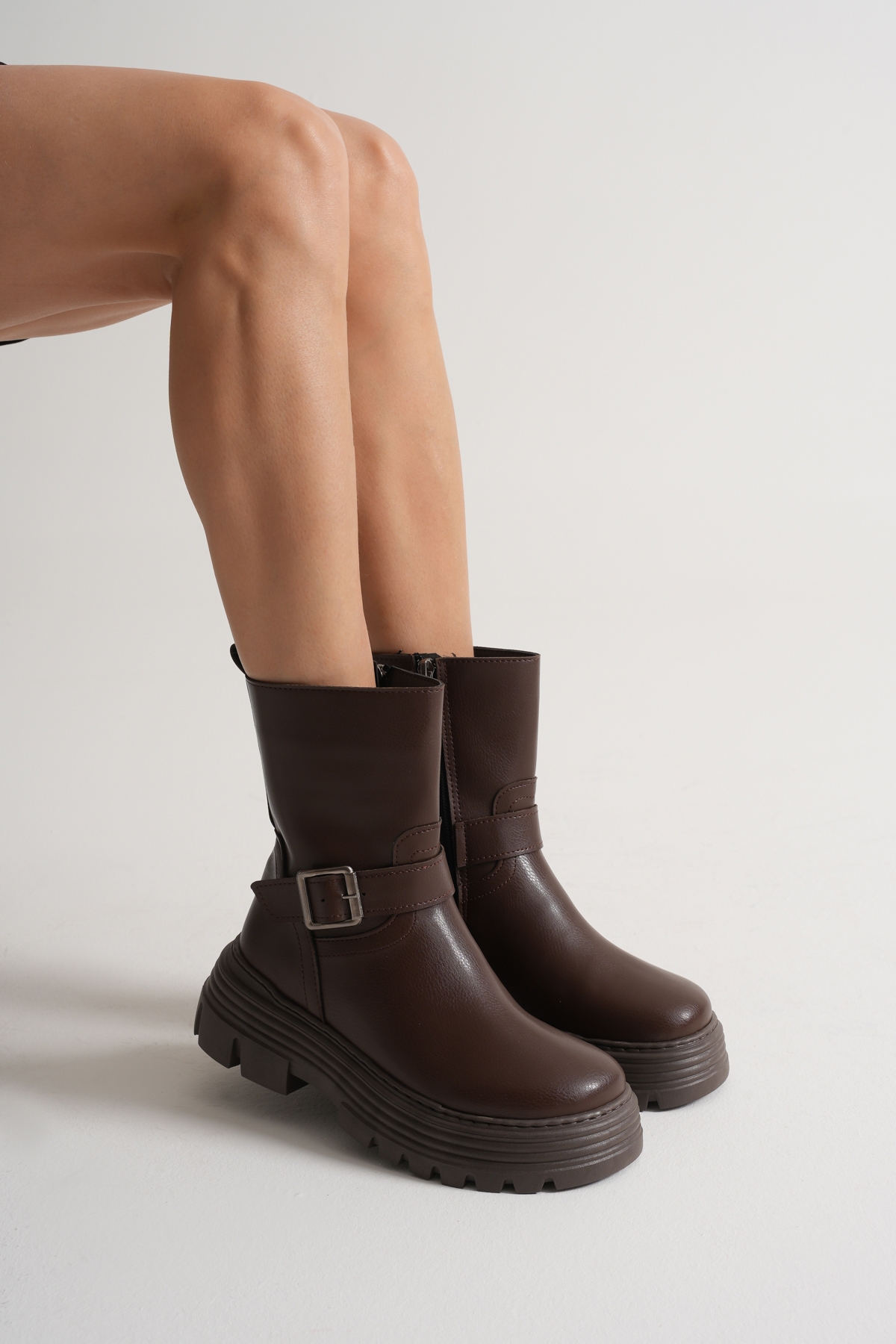 Kadın Kahve Kalın EVA Taban Kemer Toka Detaylı Fermuarlı Bot - Görsel 1