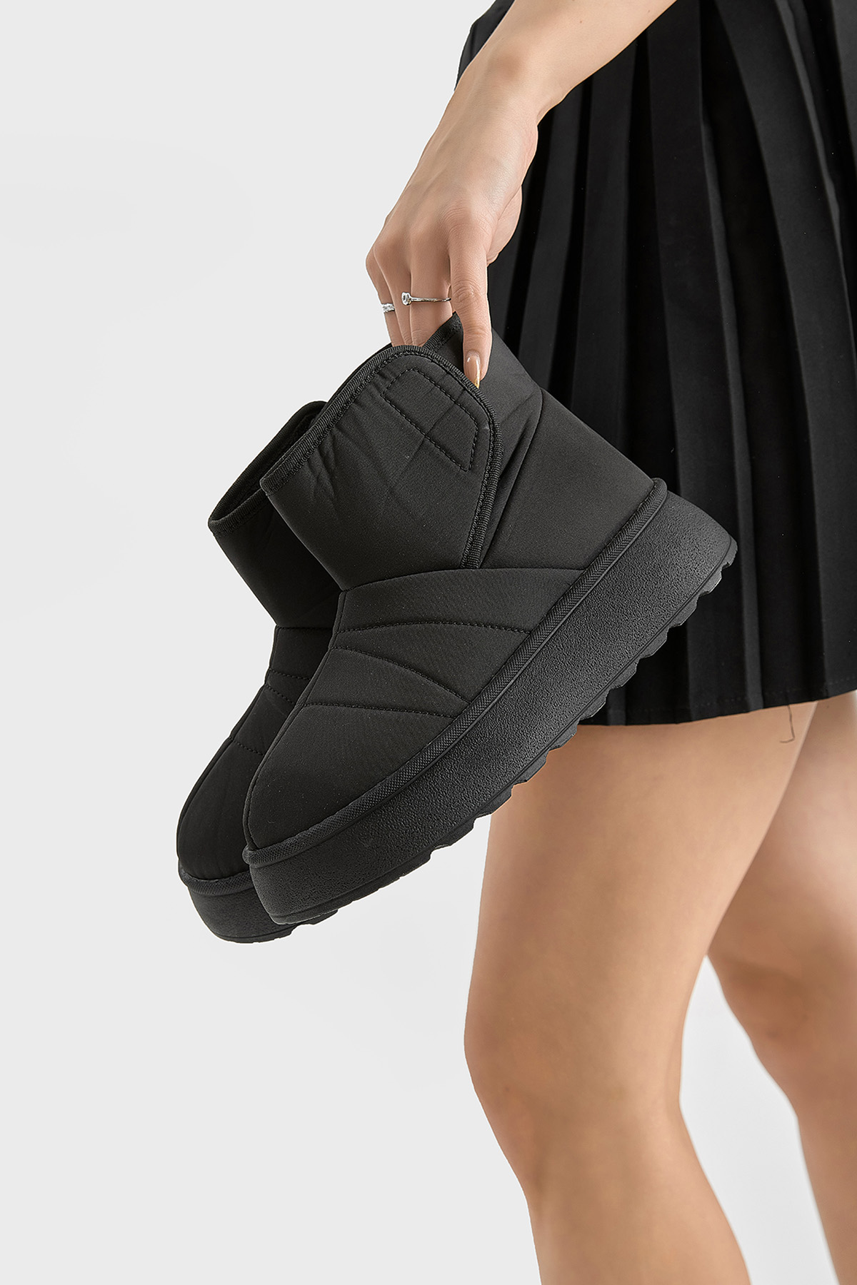 Kadın Siyah Kalın Poli Taban İçi Kürklü Cırtlı Bot - Görsel 3