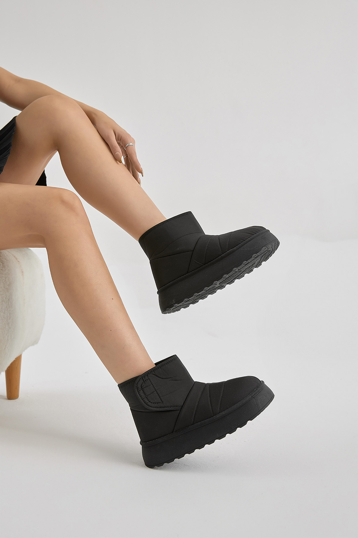 Kadın Siyah Kalın Poli Taban İçi Kürklü Cırtlı Bot - Görsel 5