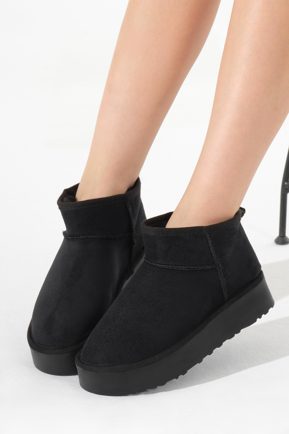 Kadın Siyah Kalın Poli Taban İçi Kürklü Süet Görünümlü Bot - Görsel 2