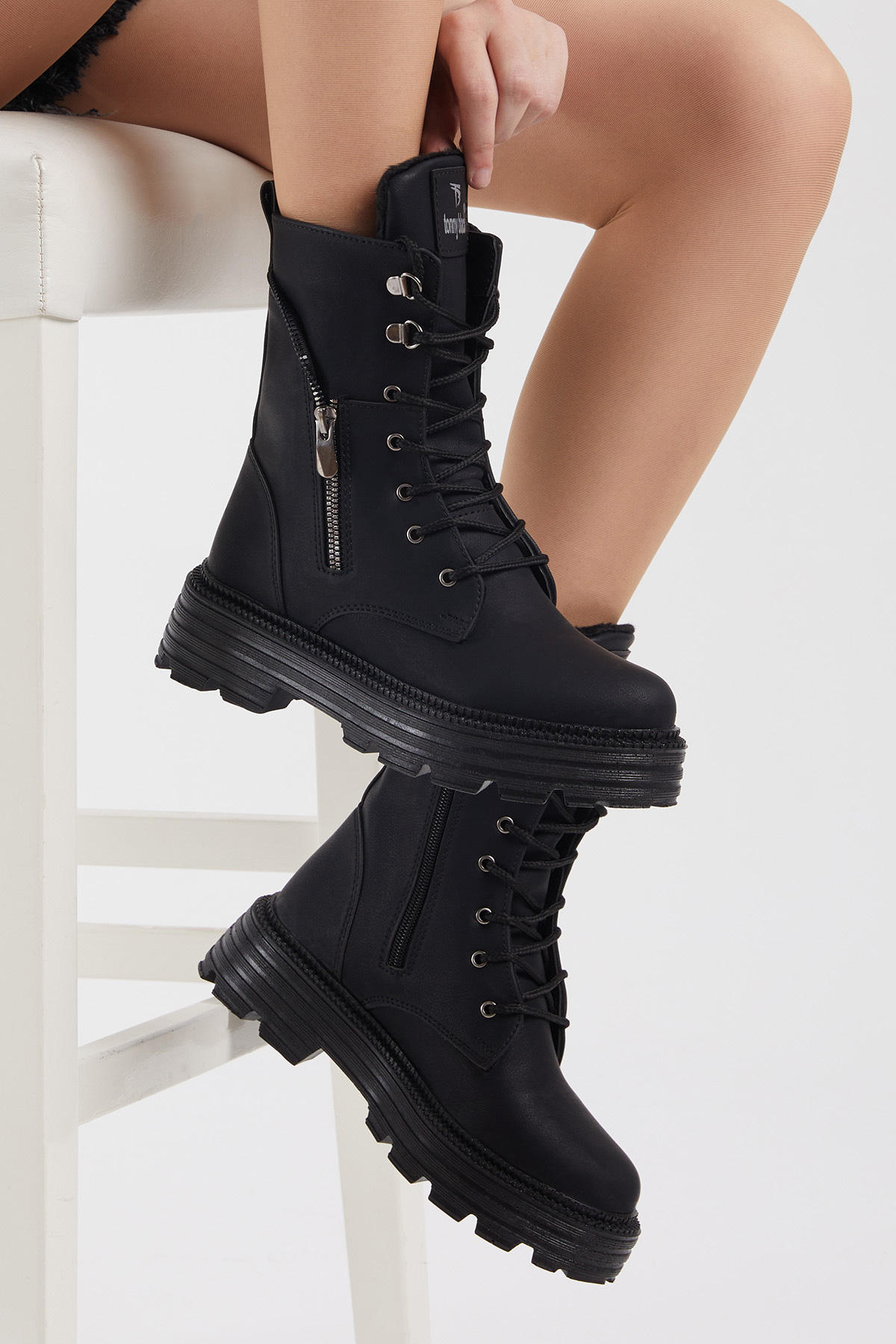 Kadın Siyah Poli Taban Fermuar Detaylı Rahat Kalıp Bağcıklı Bot - Görsel 3