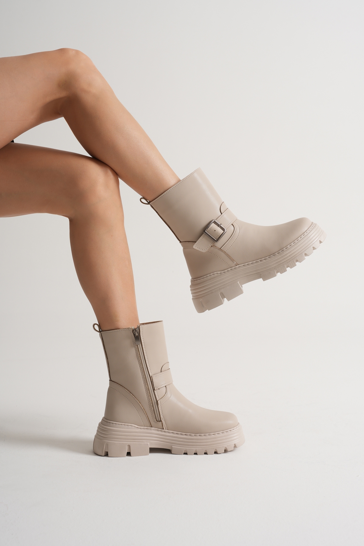 Kadın Bej Kalın EVA Taban Kemer Toka Detaylı Fermuarlı Bot - Görsel 3