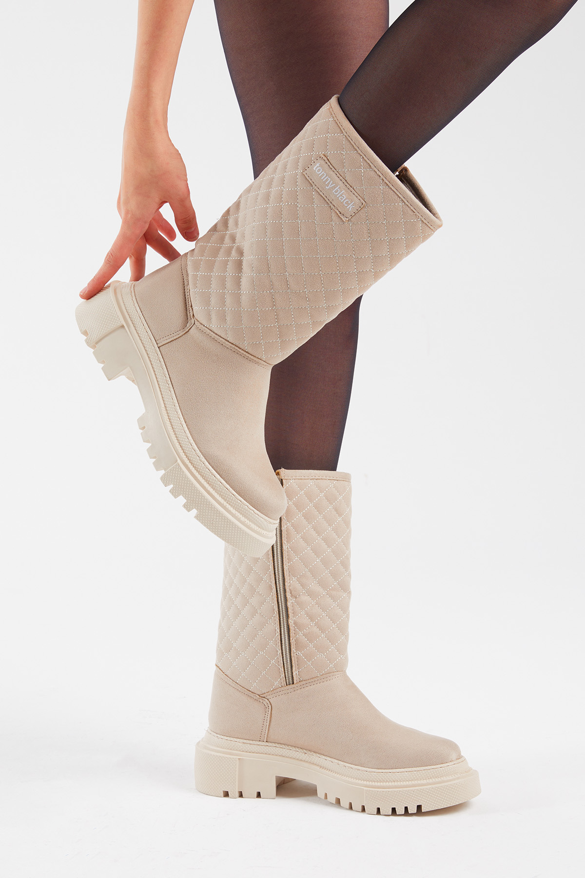 Kadın Bej Kapitone Desenli Rahat Kalıp Uzun Bot - Görsel 2