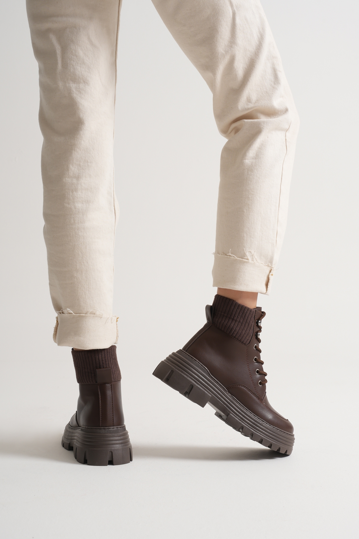 Kadın Kahve Kalın EVA Taban Boğazı Lastikli Bağcıklı Bot - Görsel 4